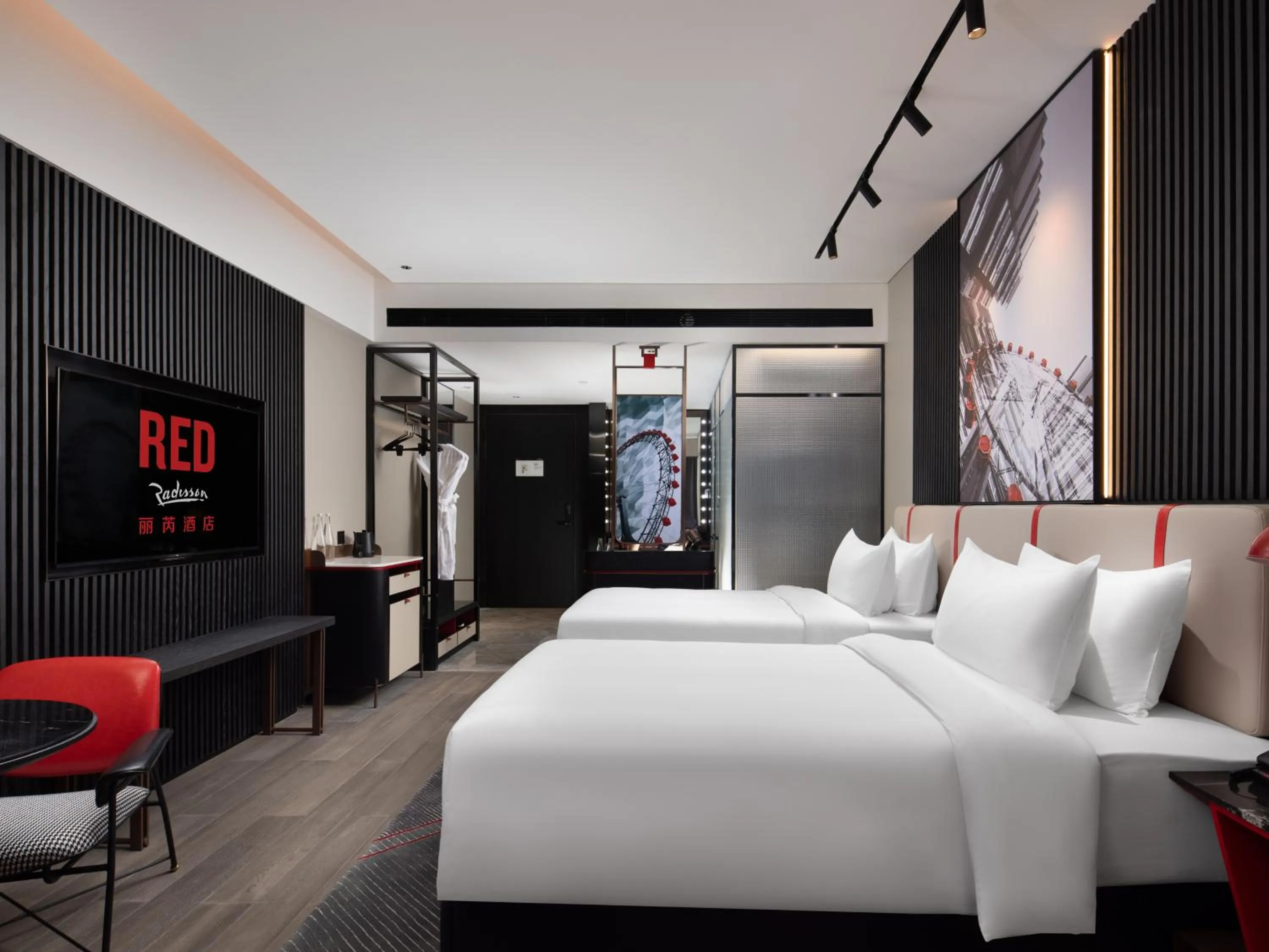 Photo of the whole room, Bed in Radisson RED Hotel Zhuhai Gongbei Port