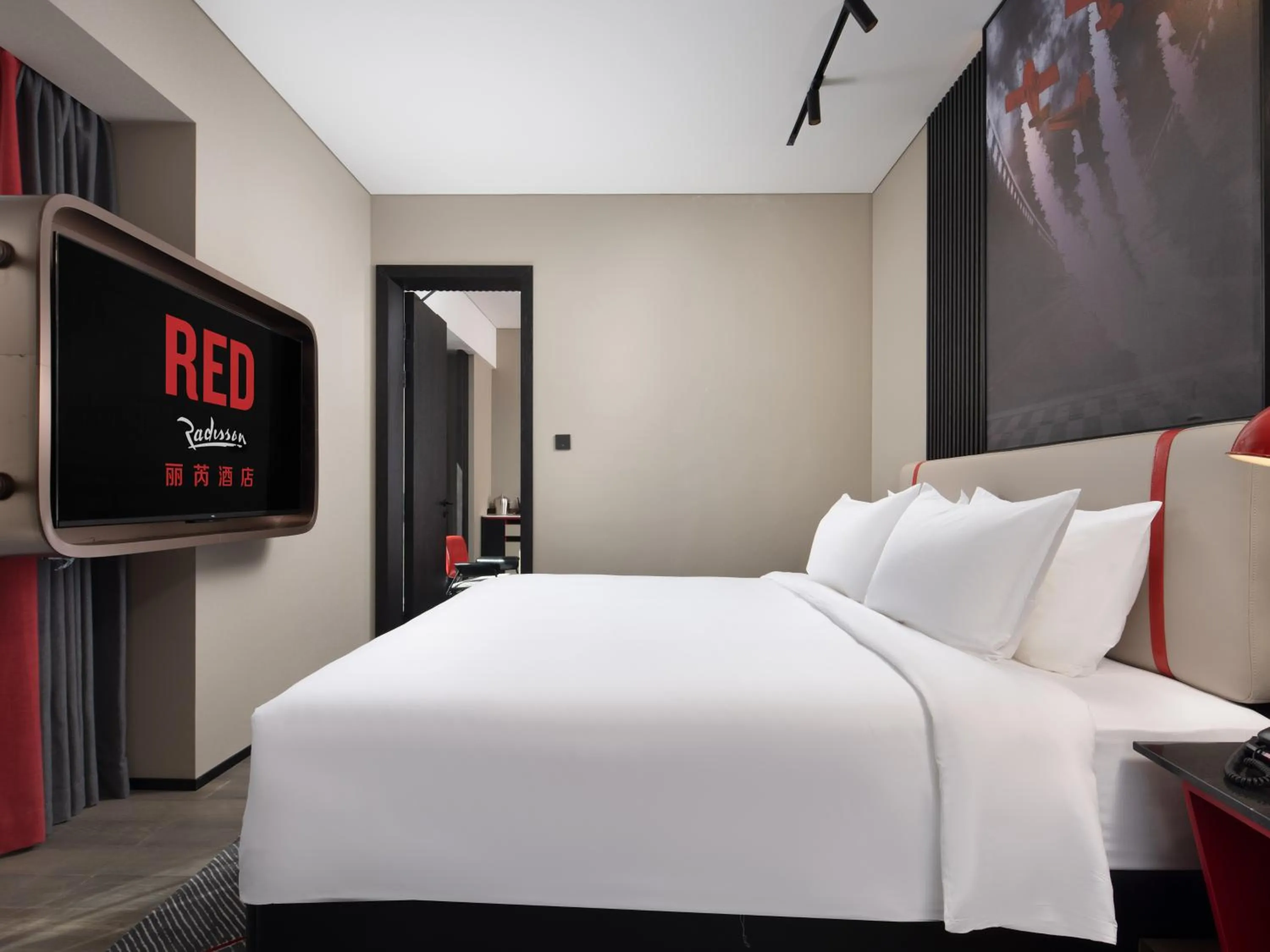 Bedroom, Bed in Radisson RED Hotel Zhuhai Gongbei Port