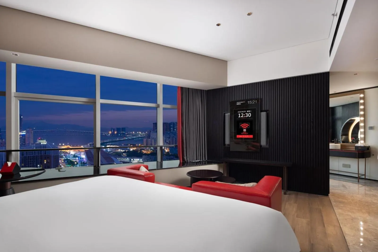 Bed in Radisson RED Hotel Zhuhai Gongbei Port