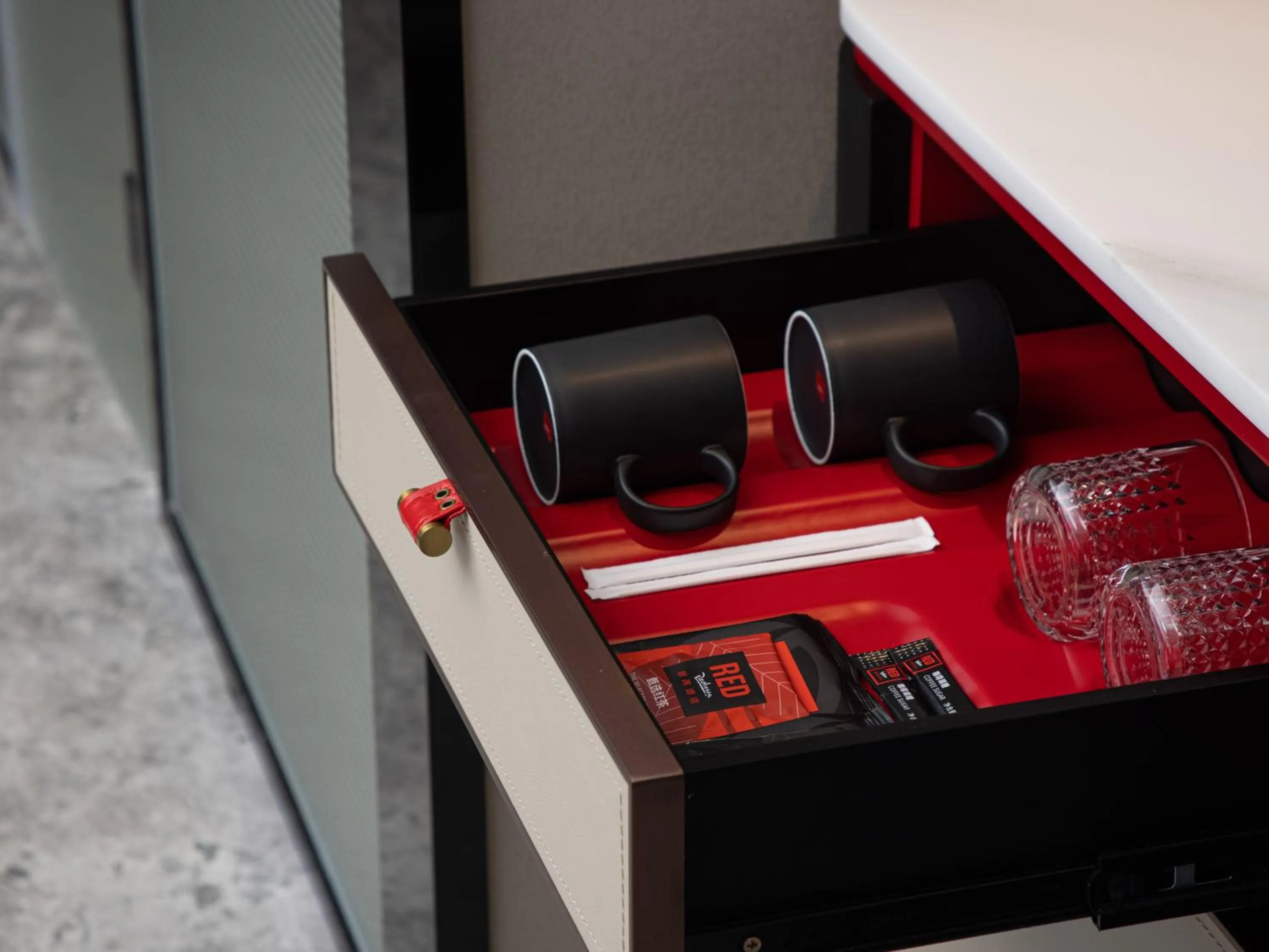 Coffee/tea facilities in Radisson RED Hotel Zhuhai Gongbei Port