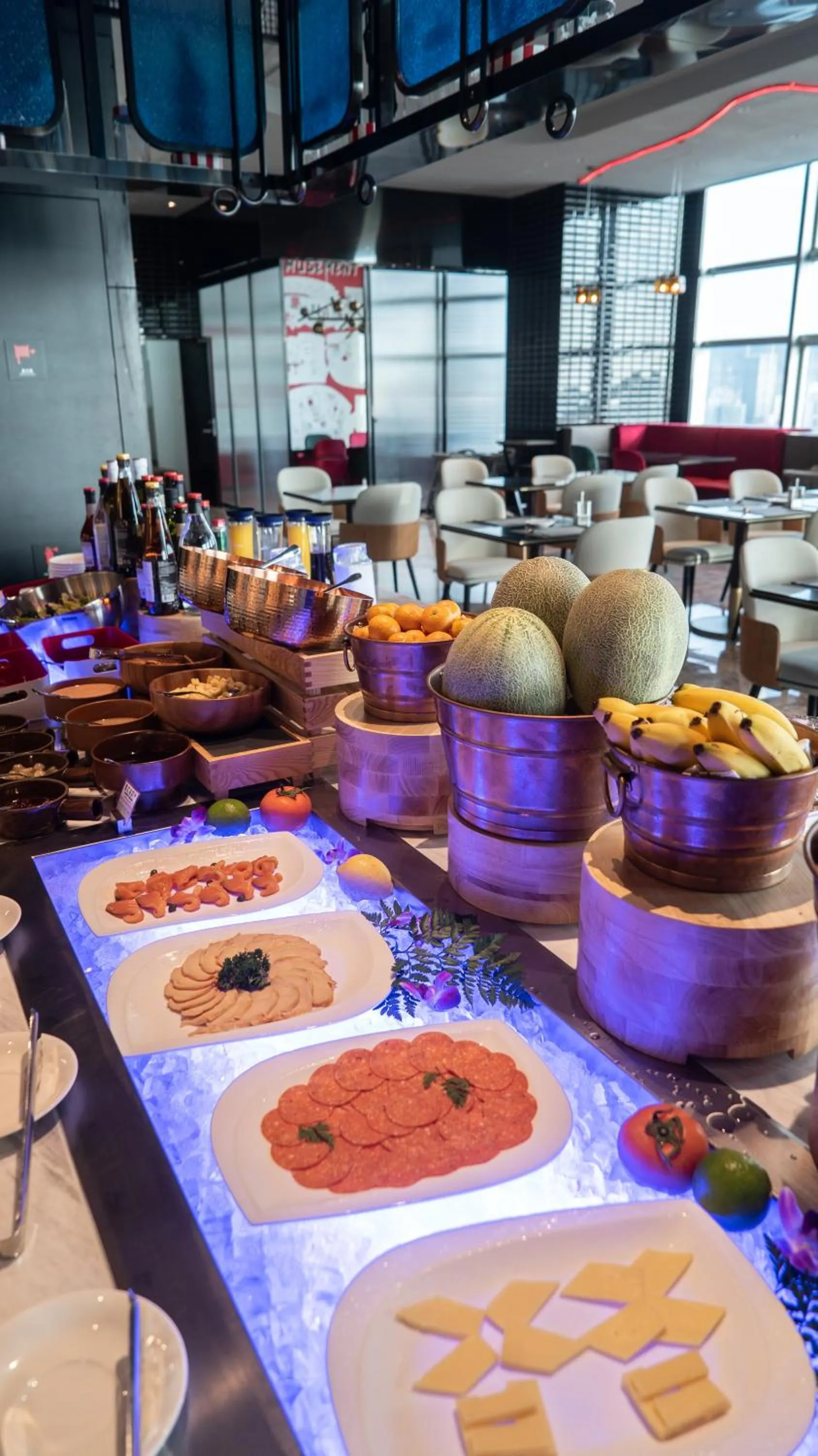 Restaurant/places to eat in Radisson RED Hotel Zhuhai Gongbei Port