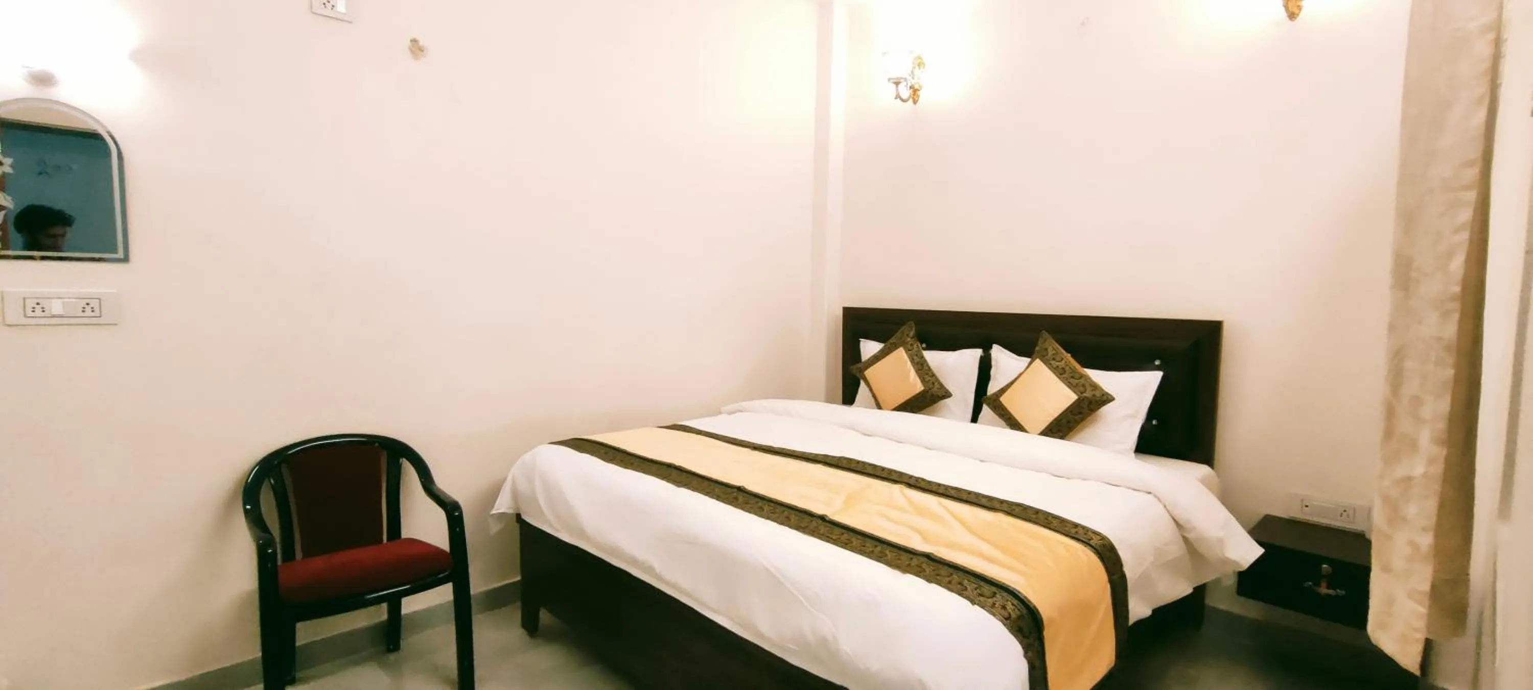 Bed in Hotel Shannti Inn