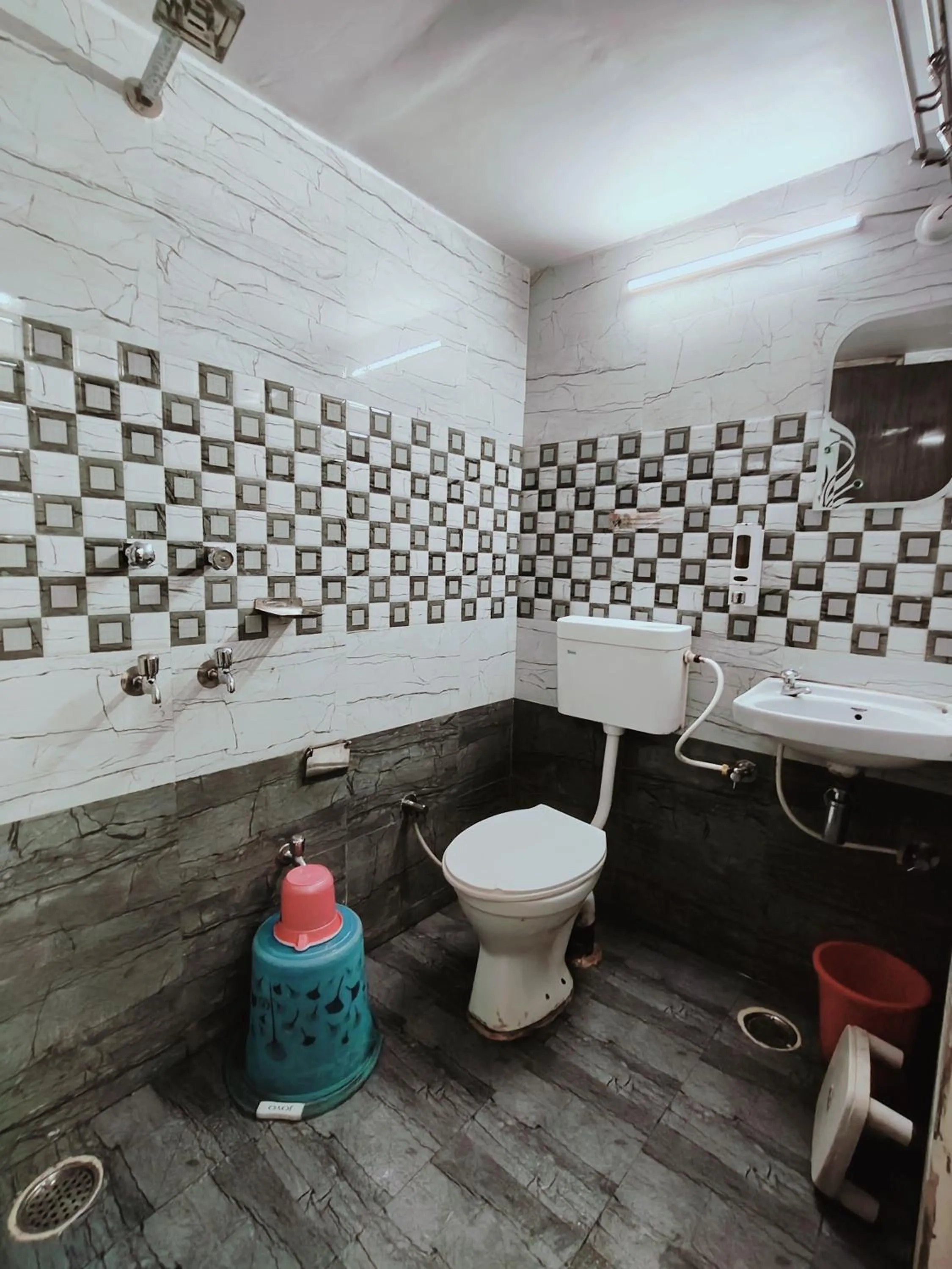 Toilet in Hotel Shannti Inn