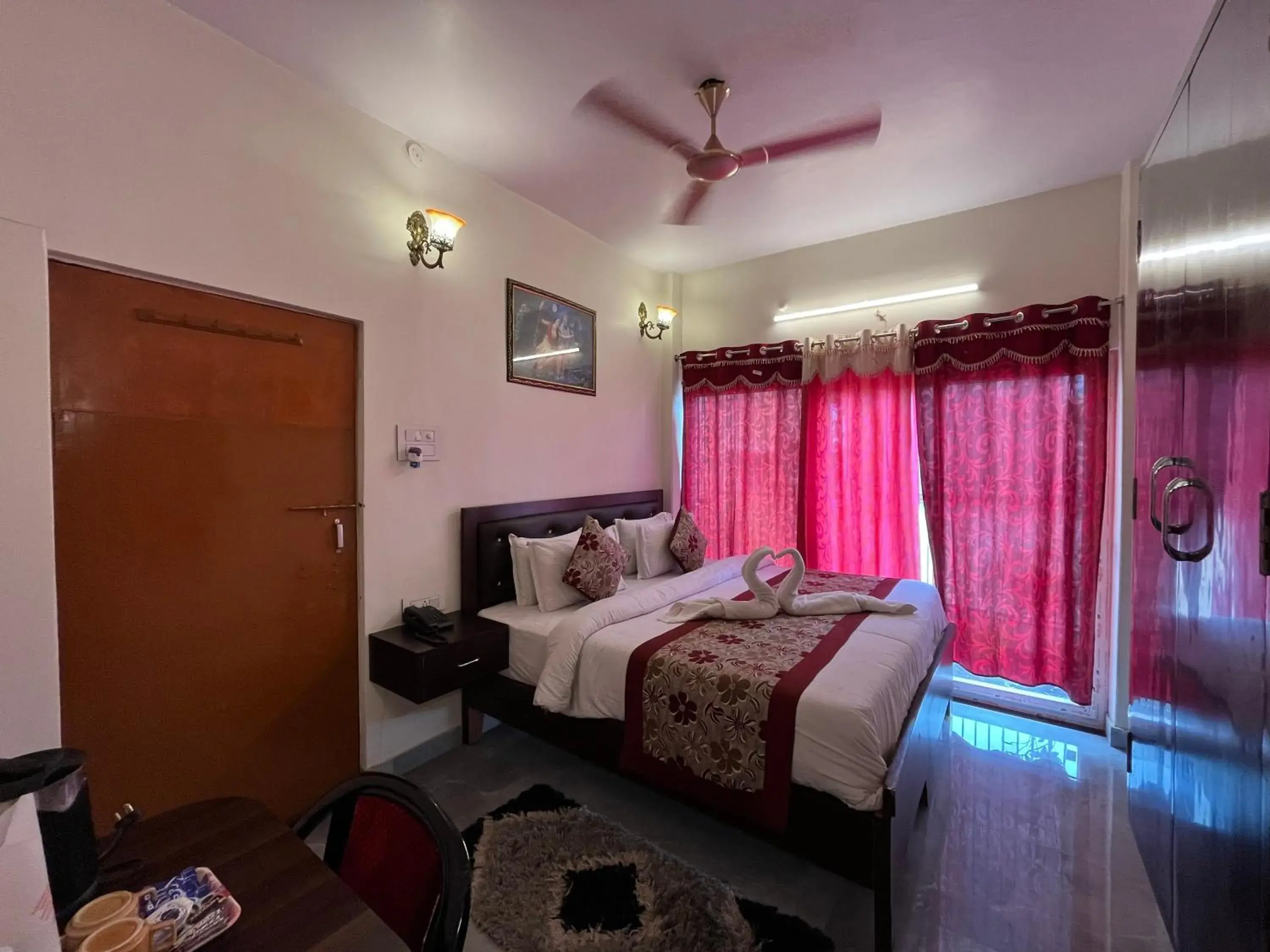 Double Room with Lake View in Hotel Shannti Inn Double Room with Lake View in Hotel Shannti Inn