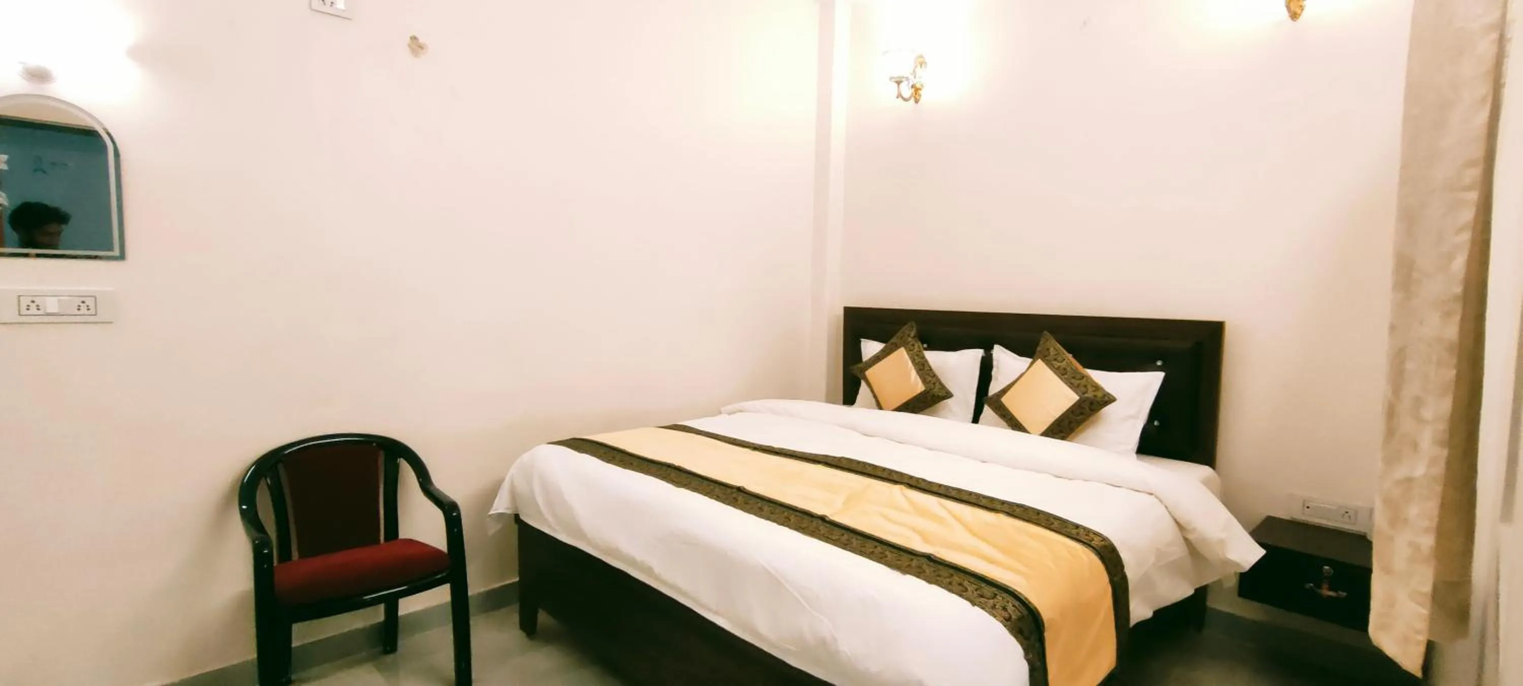 Bed in Hotel Shannti Inn