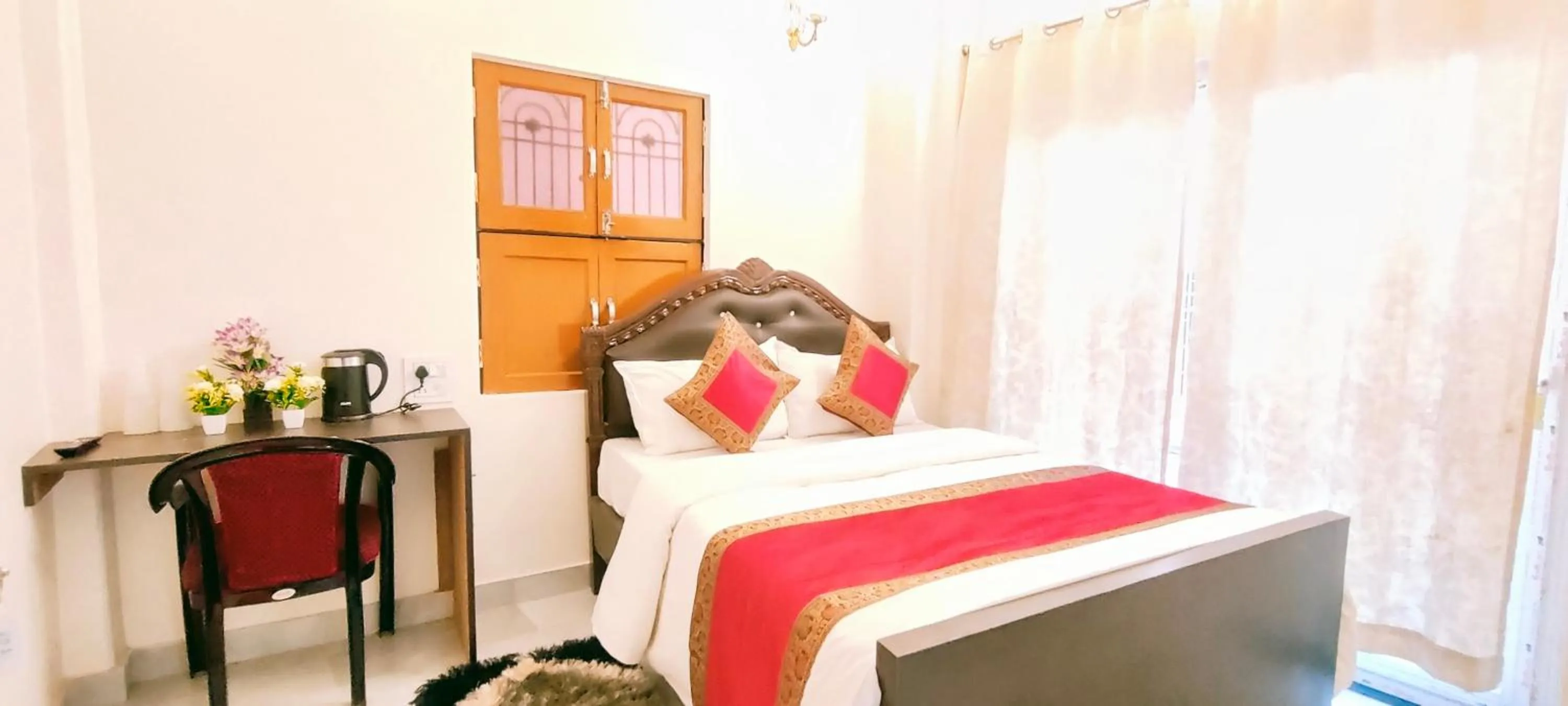 Bed in Hotel Shannti Inn