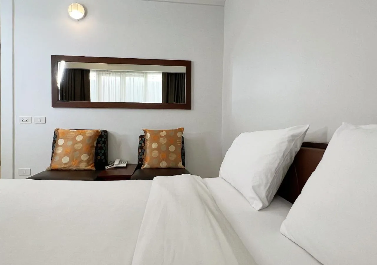 Bed in Niagara Hotel