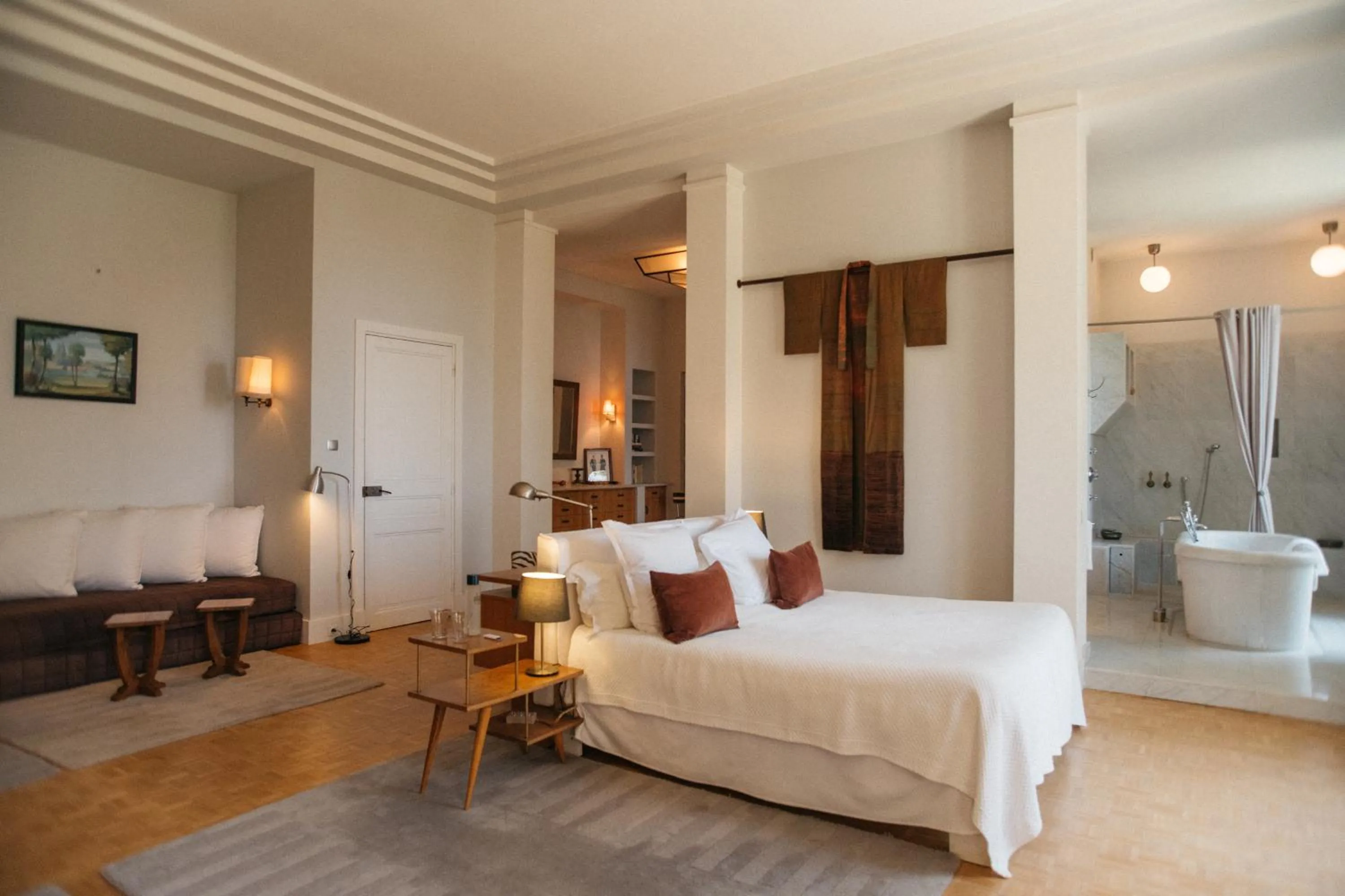 Bedroom, Bed in Exclusive waterfront villa in Domaine Rocabella - French Riviera