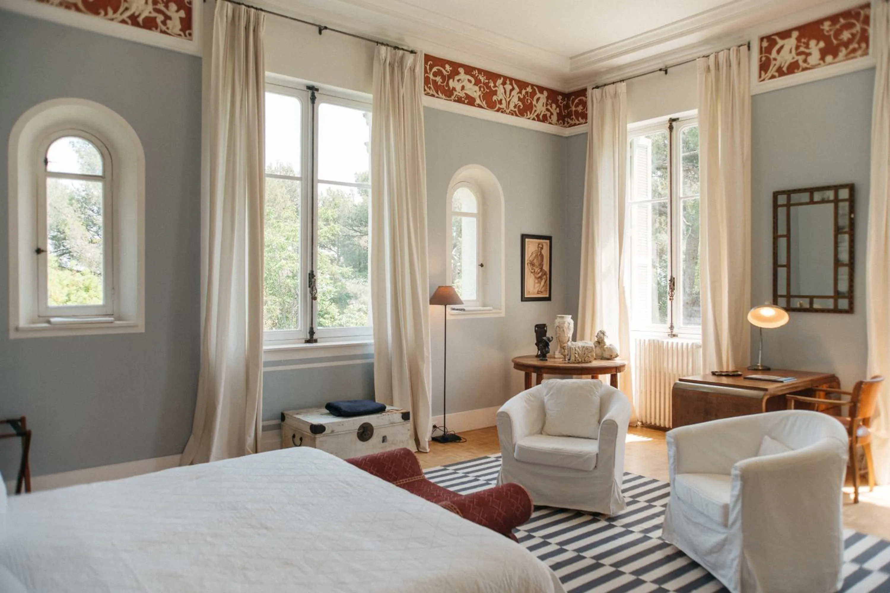 Bedroom, Bed in Exclusive waterfront villa in Domaine Rocabella - French Riviera