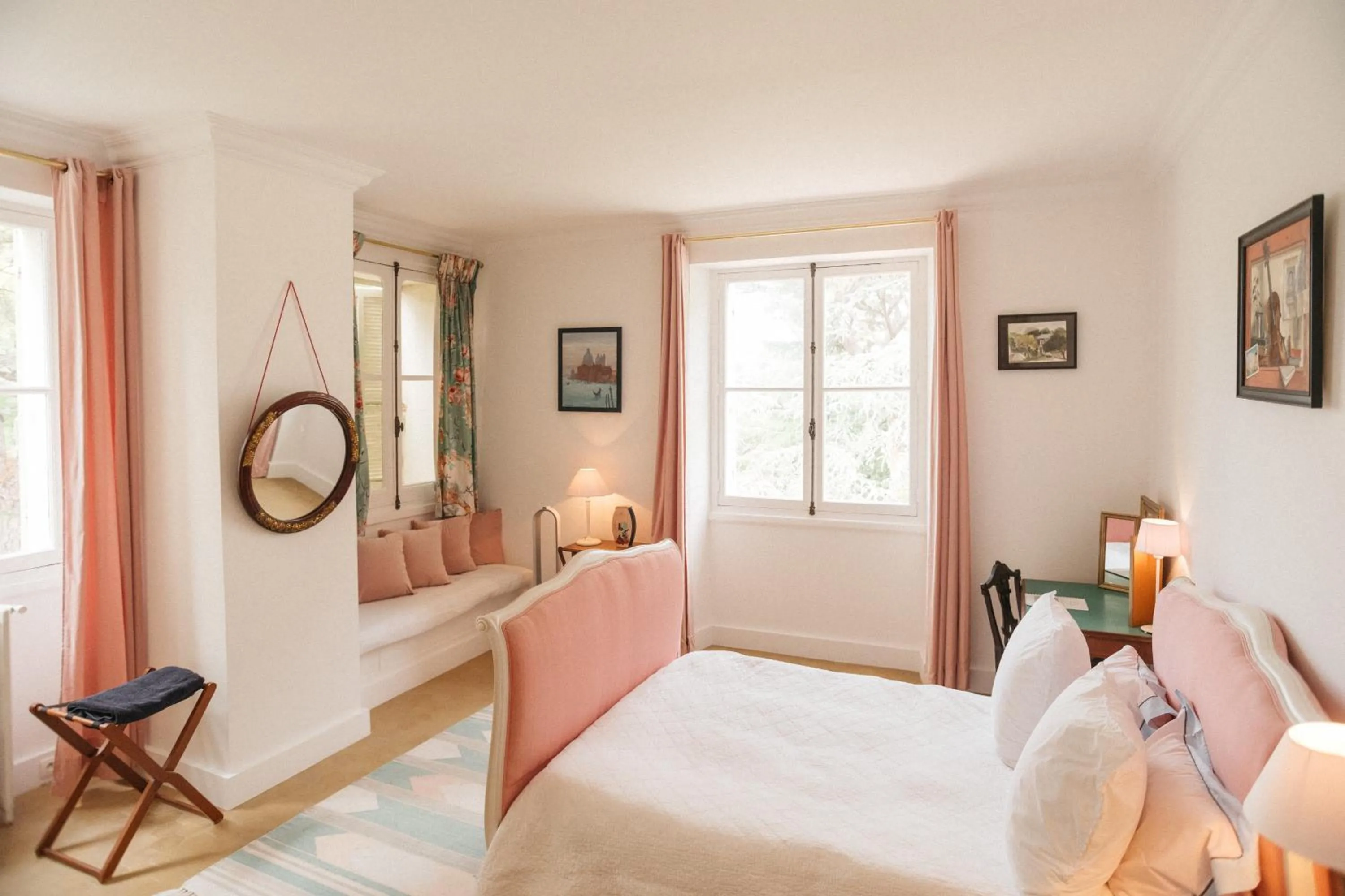 Bedroom, Bed in Exclusive waterfront villa in Domaine Rocabella - French Riviera