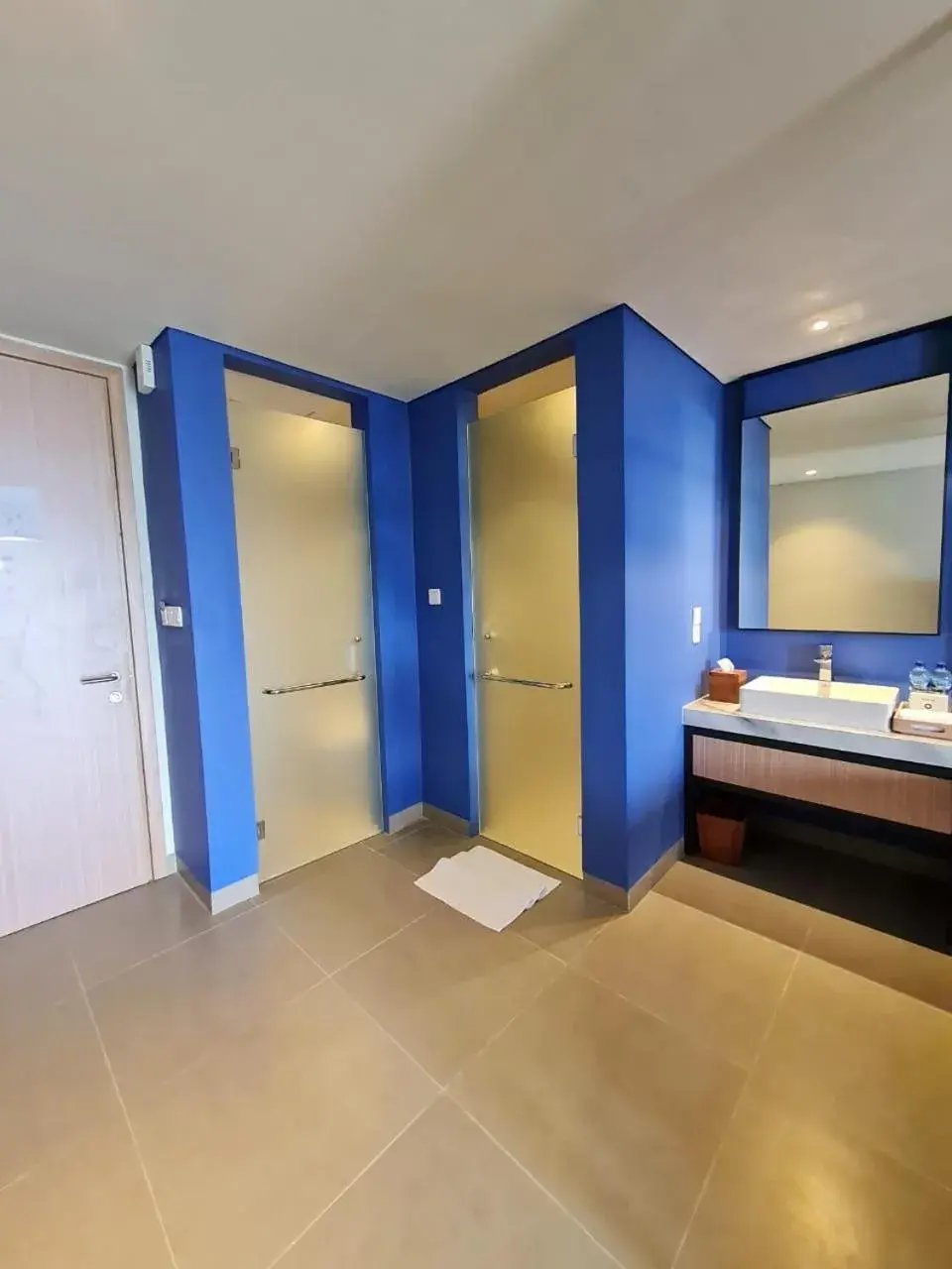 Deluxe Twin Room in Tahuna Beach Hotel and Resort Deluxe Twin Room in Tahuna Beach Hotel and Resort