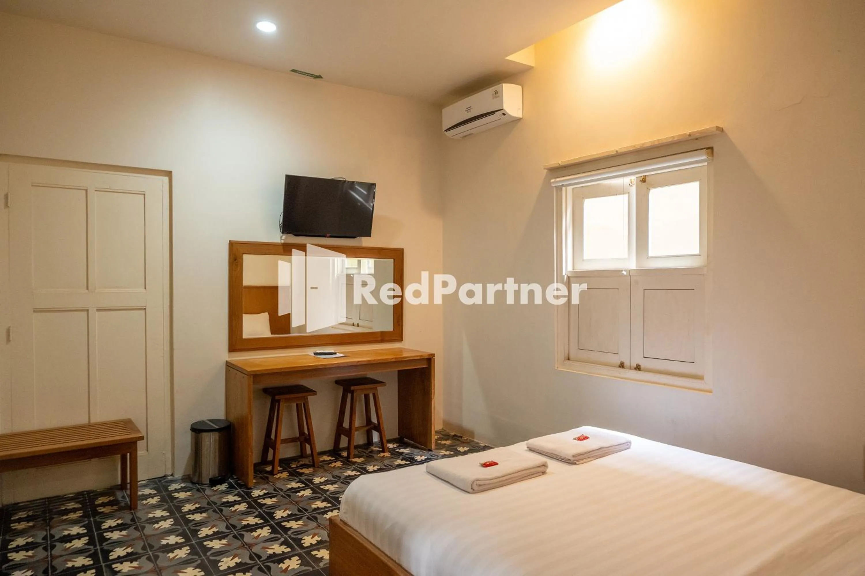 Bedroom, Bed in Villa Dora Jogja near Malioboro Area Mitra RedDoorz