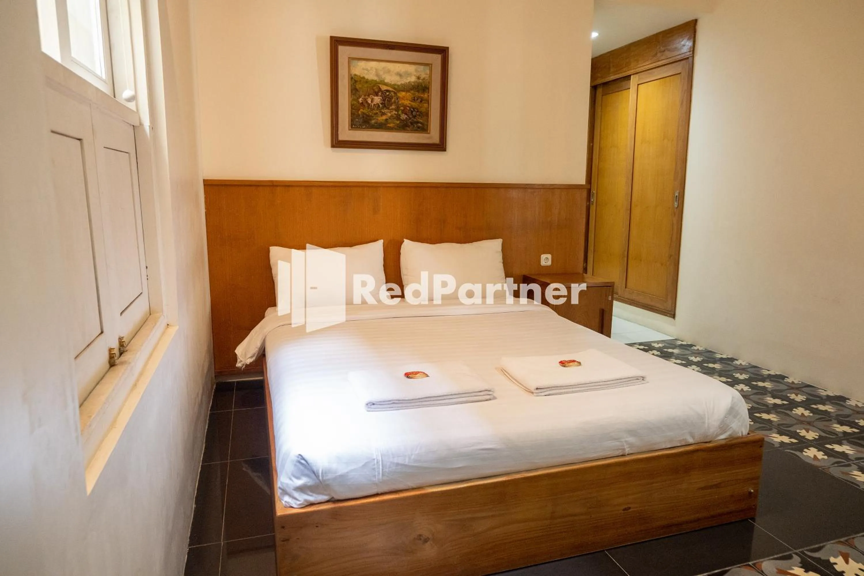 Bedroom, Bed in Villa Dora Jogja near Malioboro Area Mitra RedDoorz