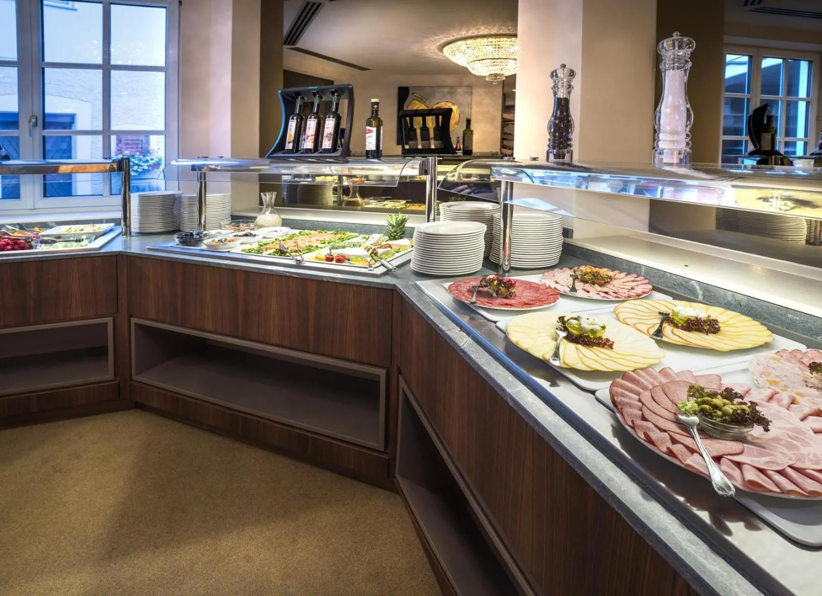 Buffet breakfast in Thermalhotel Leitner