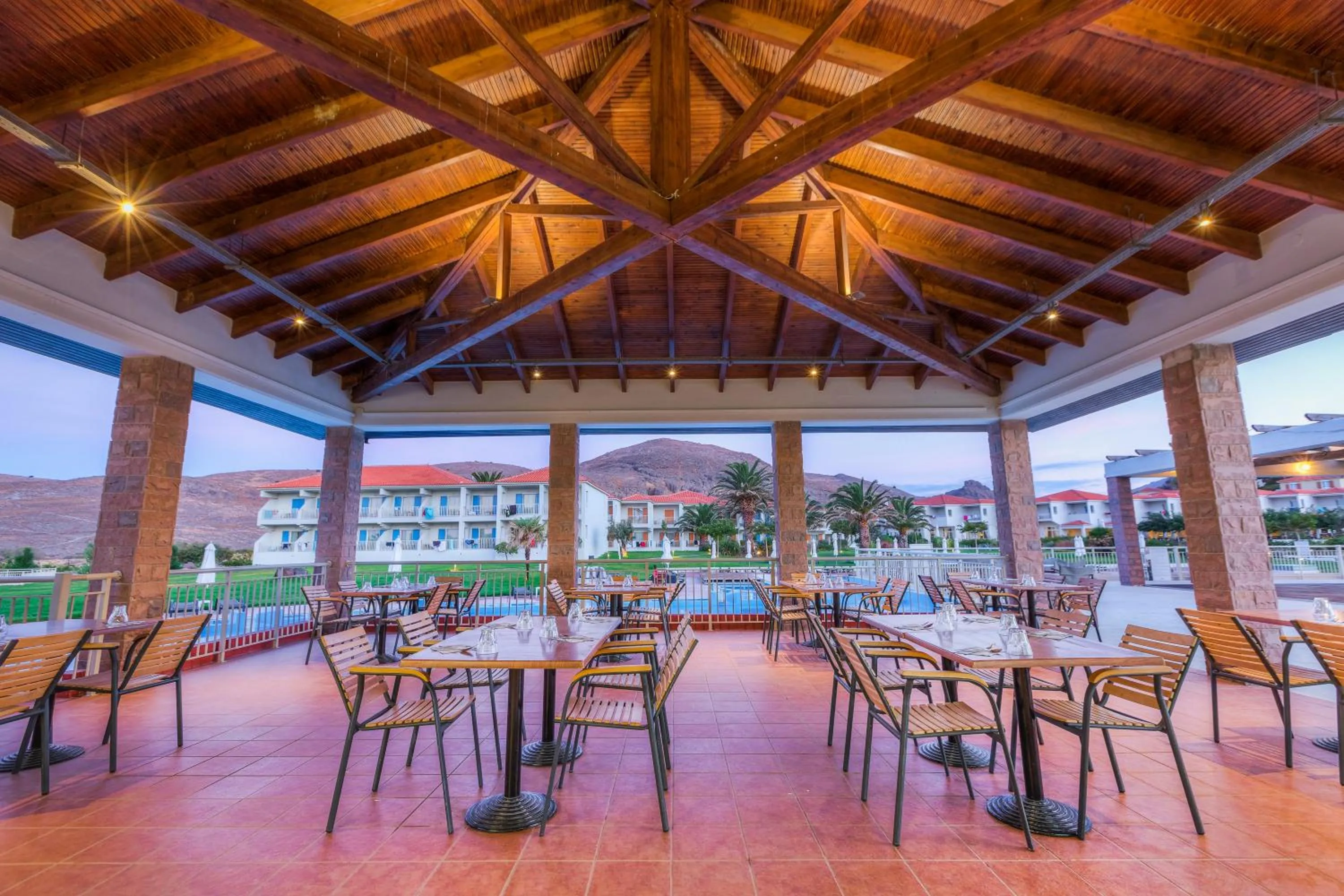 Restaurant/places to eat in Aeolian Village Beach Resort