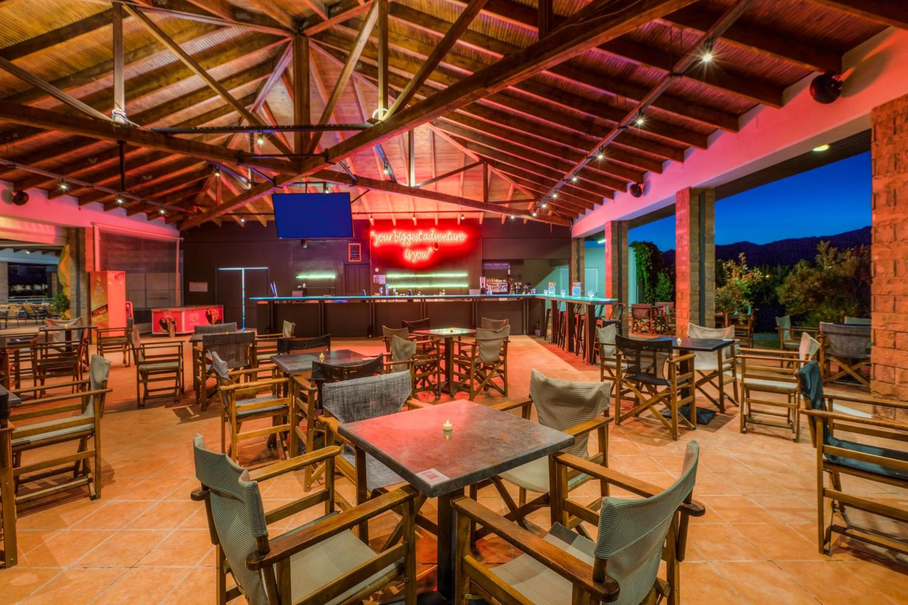Lounge or bar in Aeolian Village Beach Resort