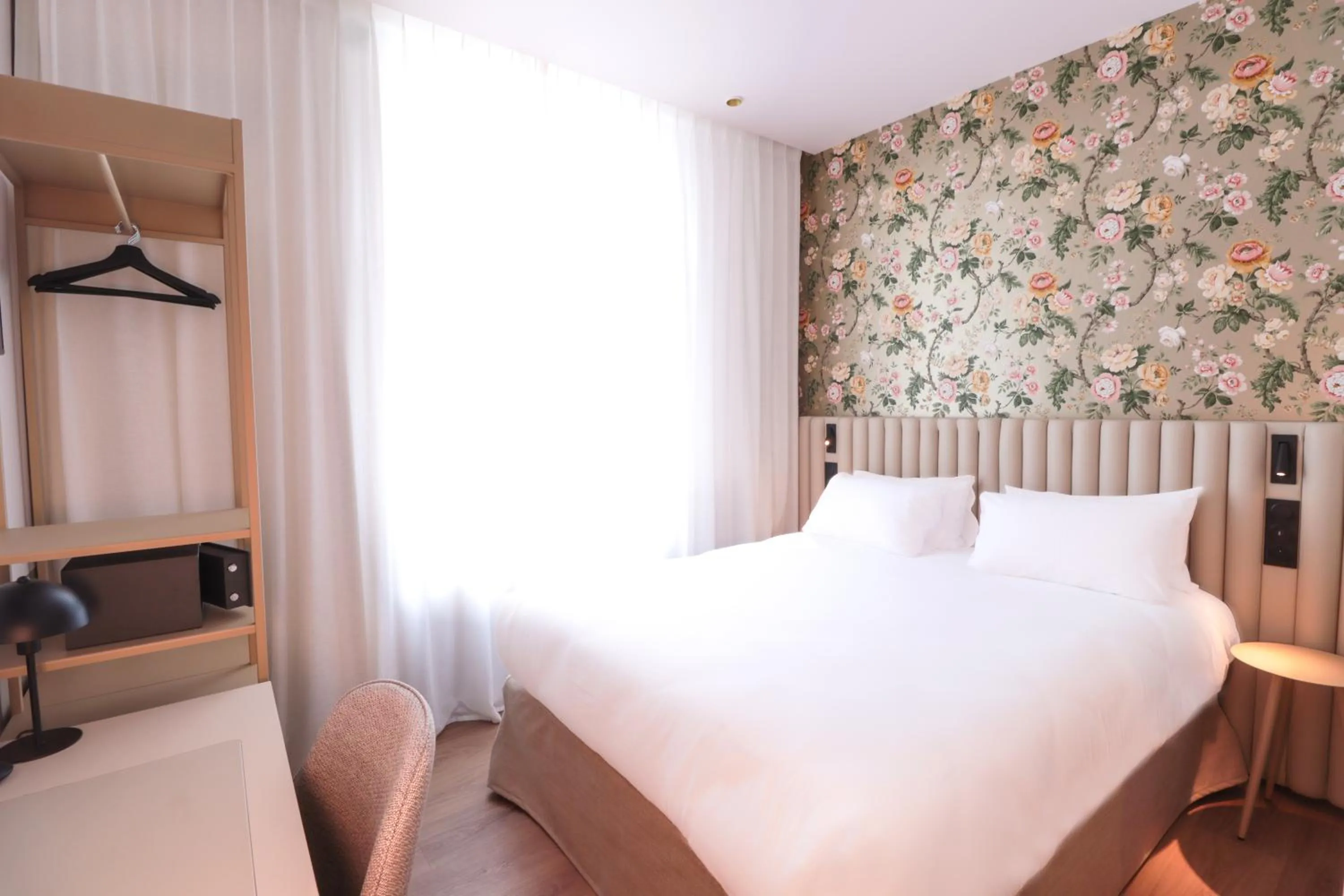 Bed in Hotel Continental