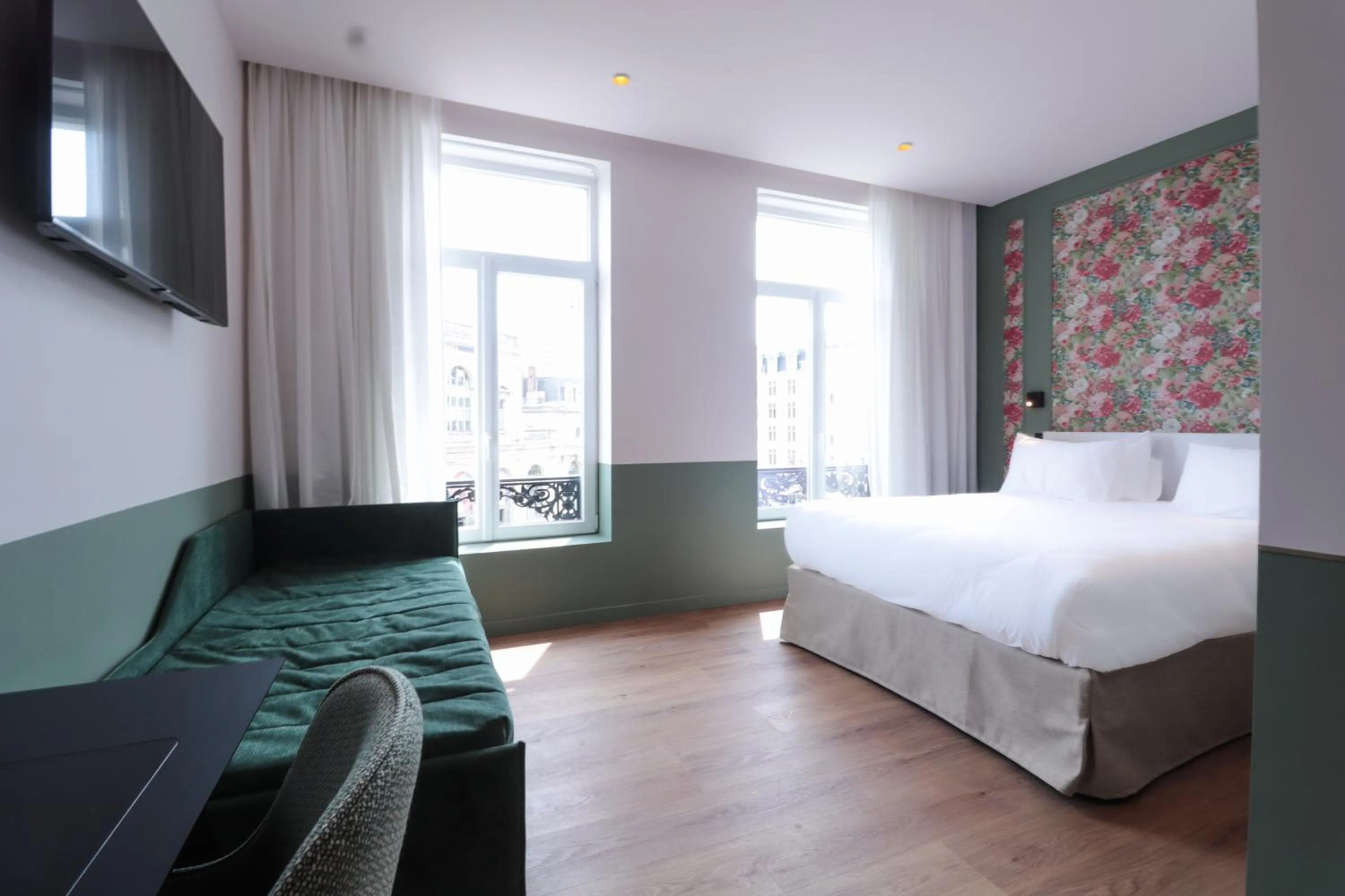 Bed in Hotel Continental