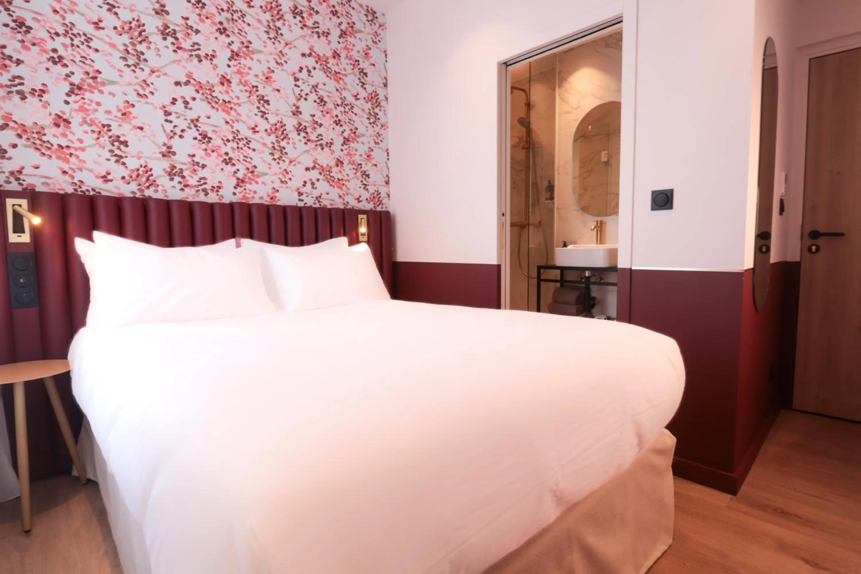 Bed in Hotel Continental