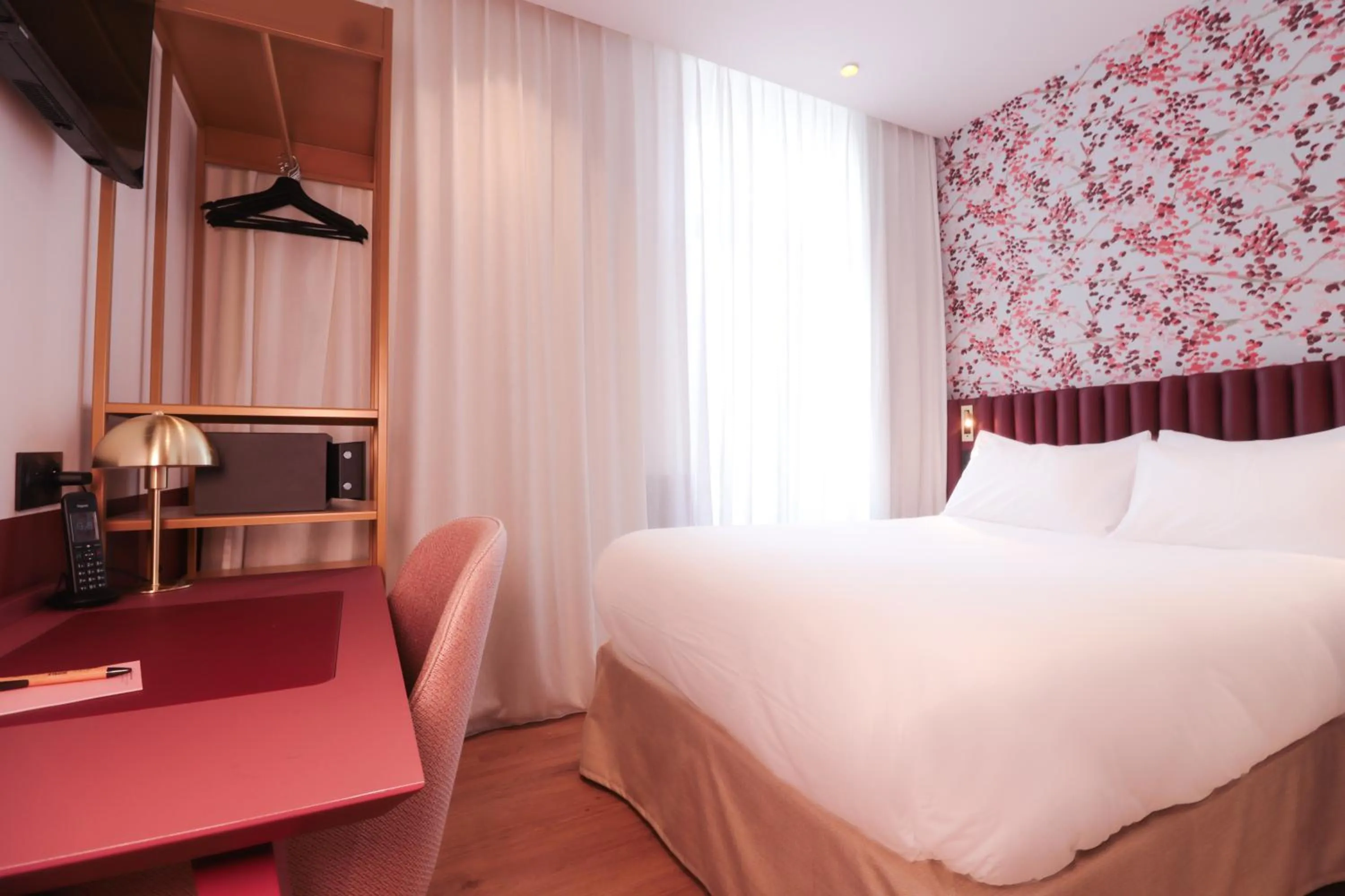 Bed in Hotel Continental