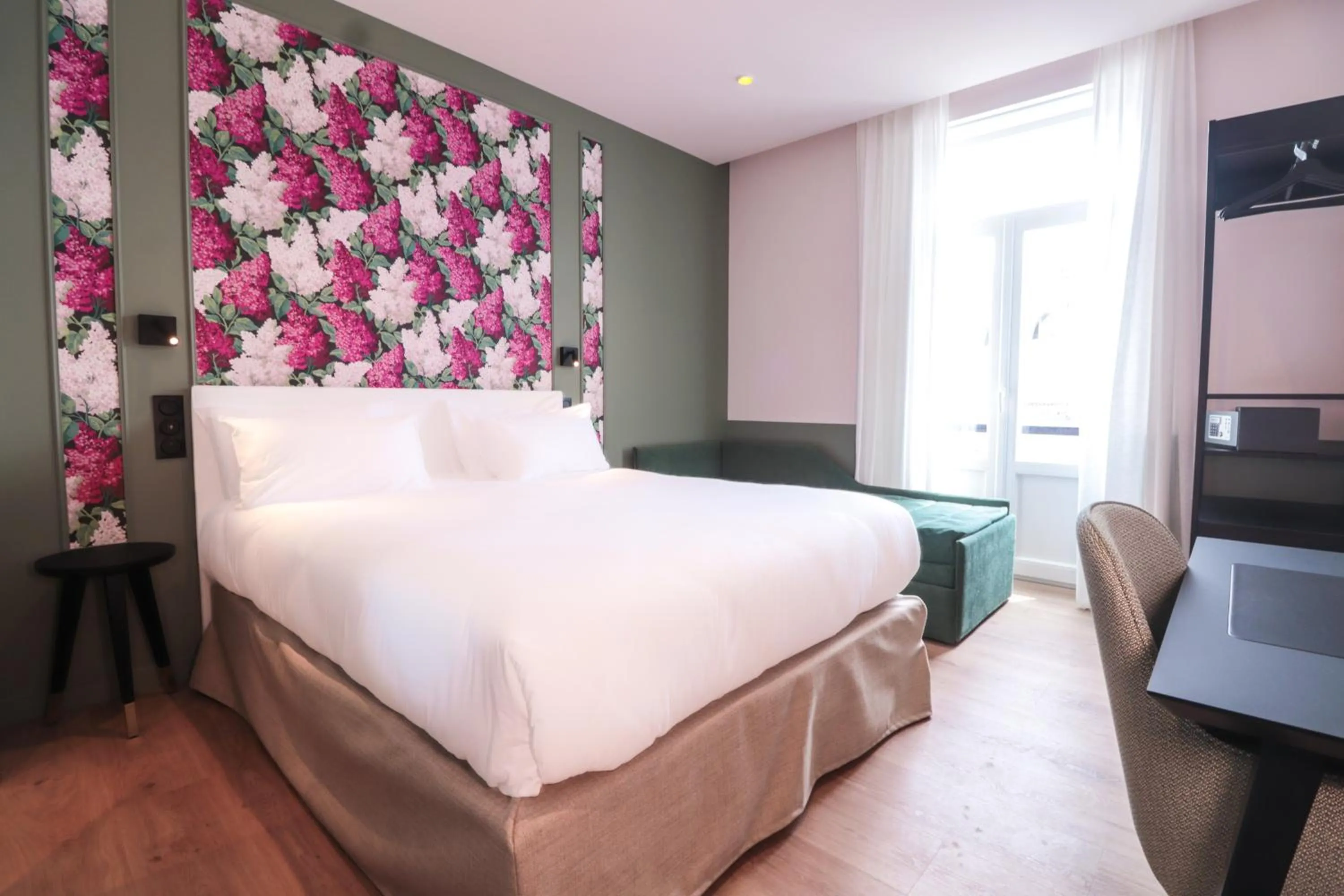 Bed in Hotel Continental