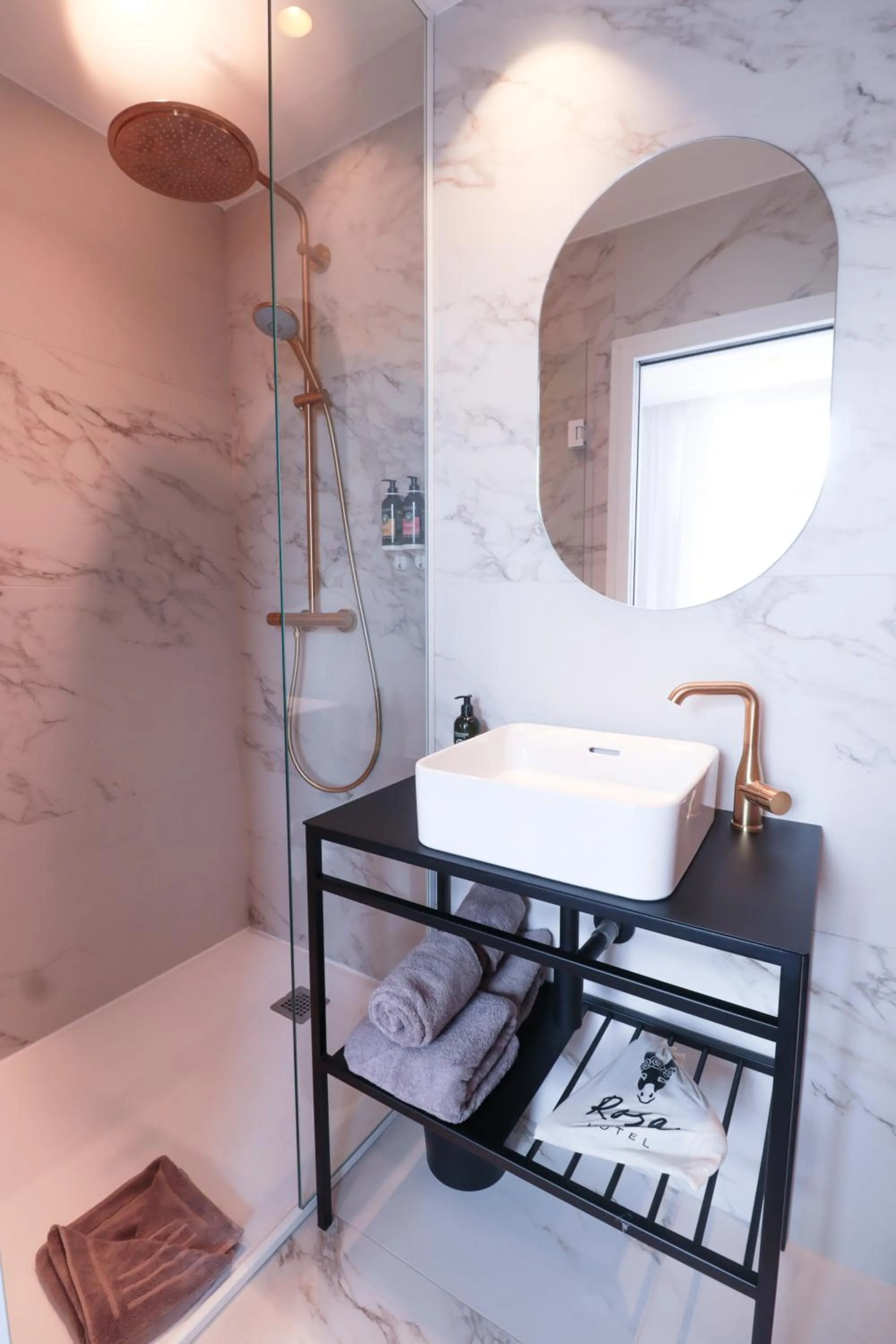 Bathroom in Hotel Continental