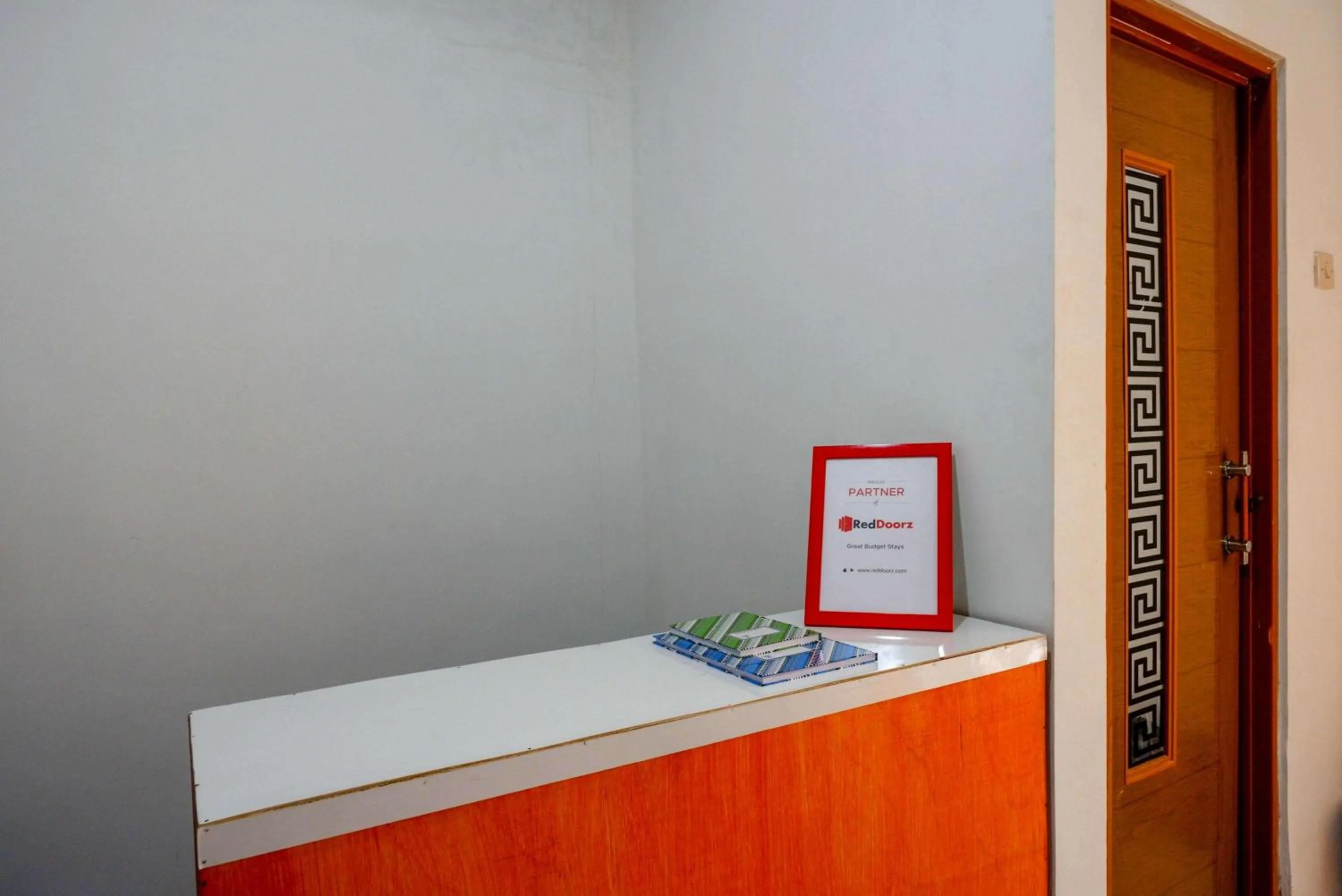 Lobby or reception in RedDoorz near GOR UNY