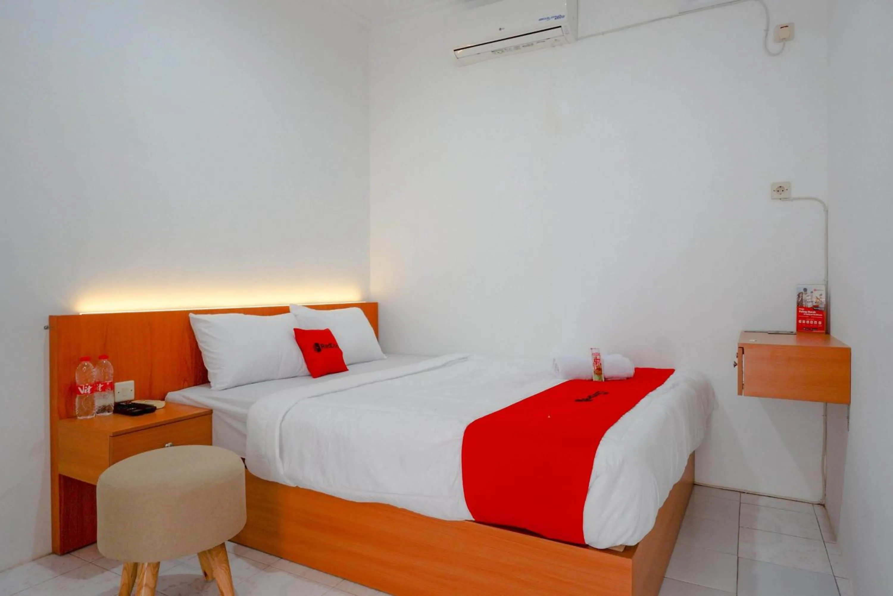 Bedroom, Bed in RedDoorz near GOR UNY