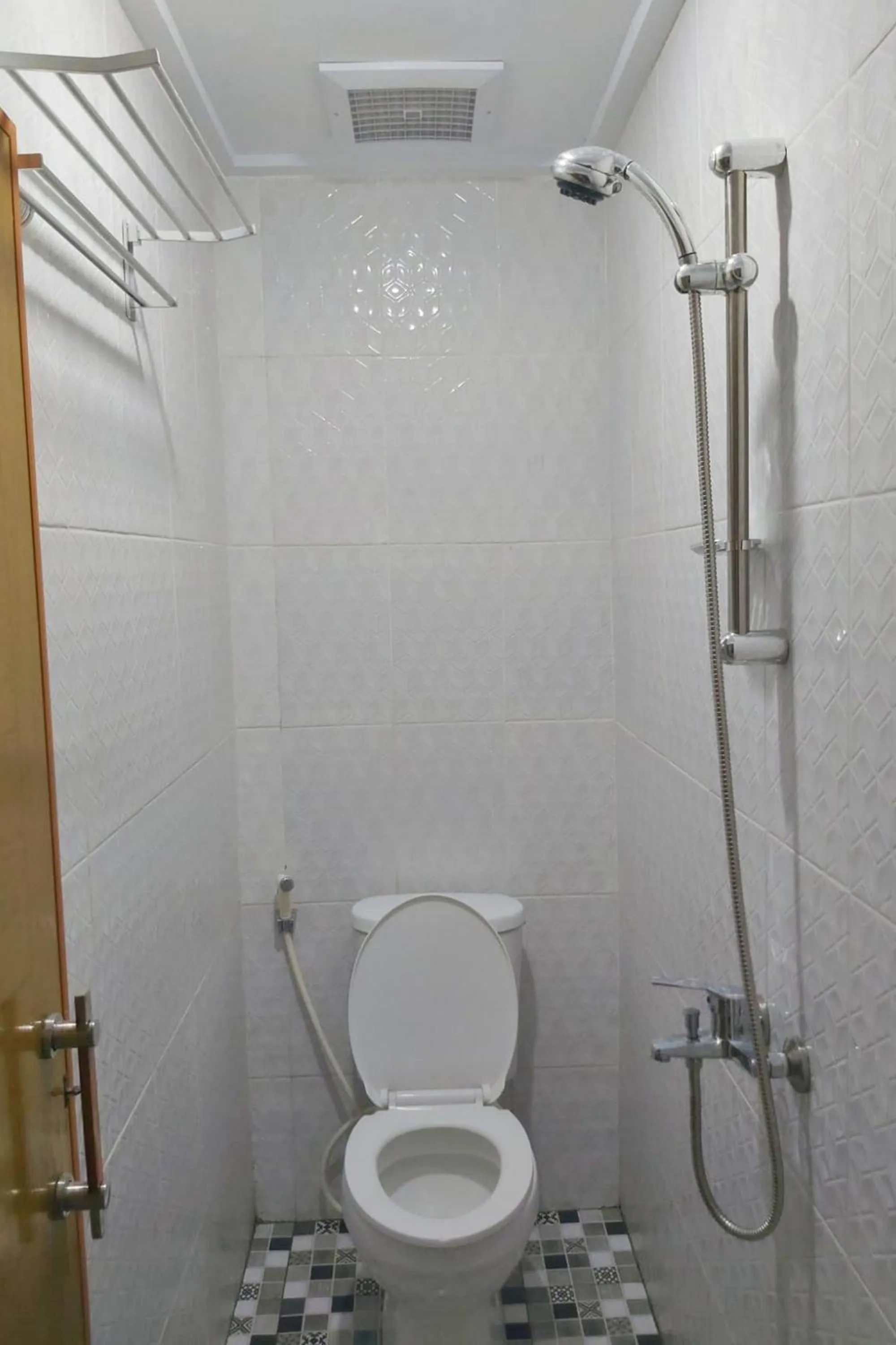 Bathroom in RedDoorz near GOR UNY