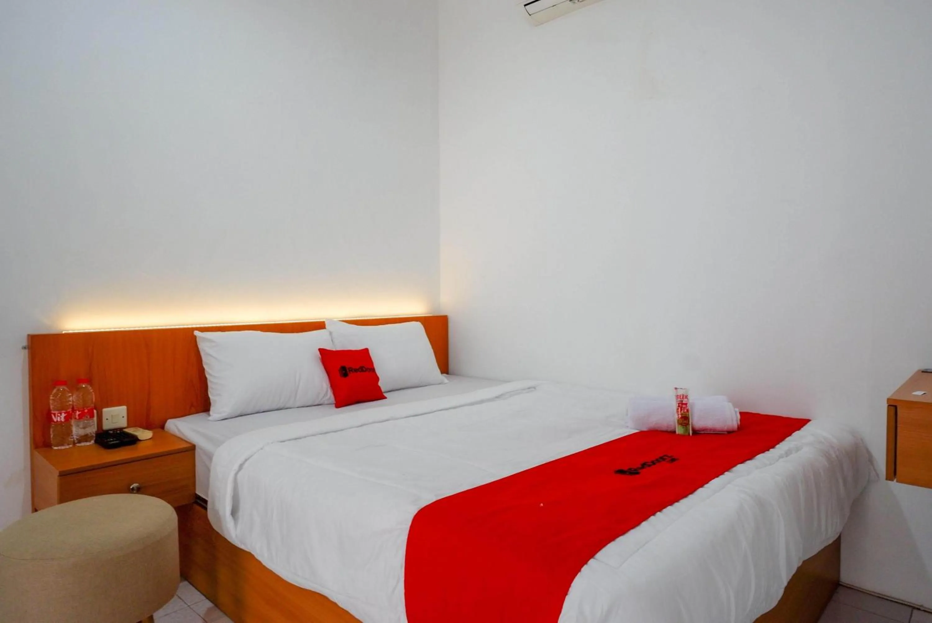 Bedroom, Bed in RedDoorz near GOR UNY