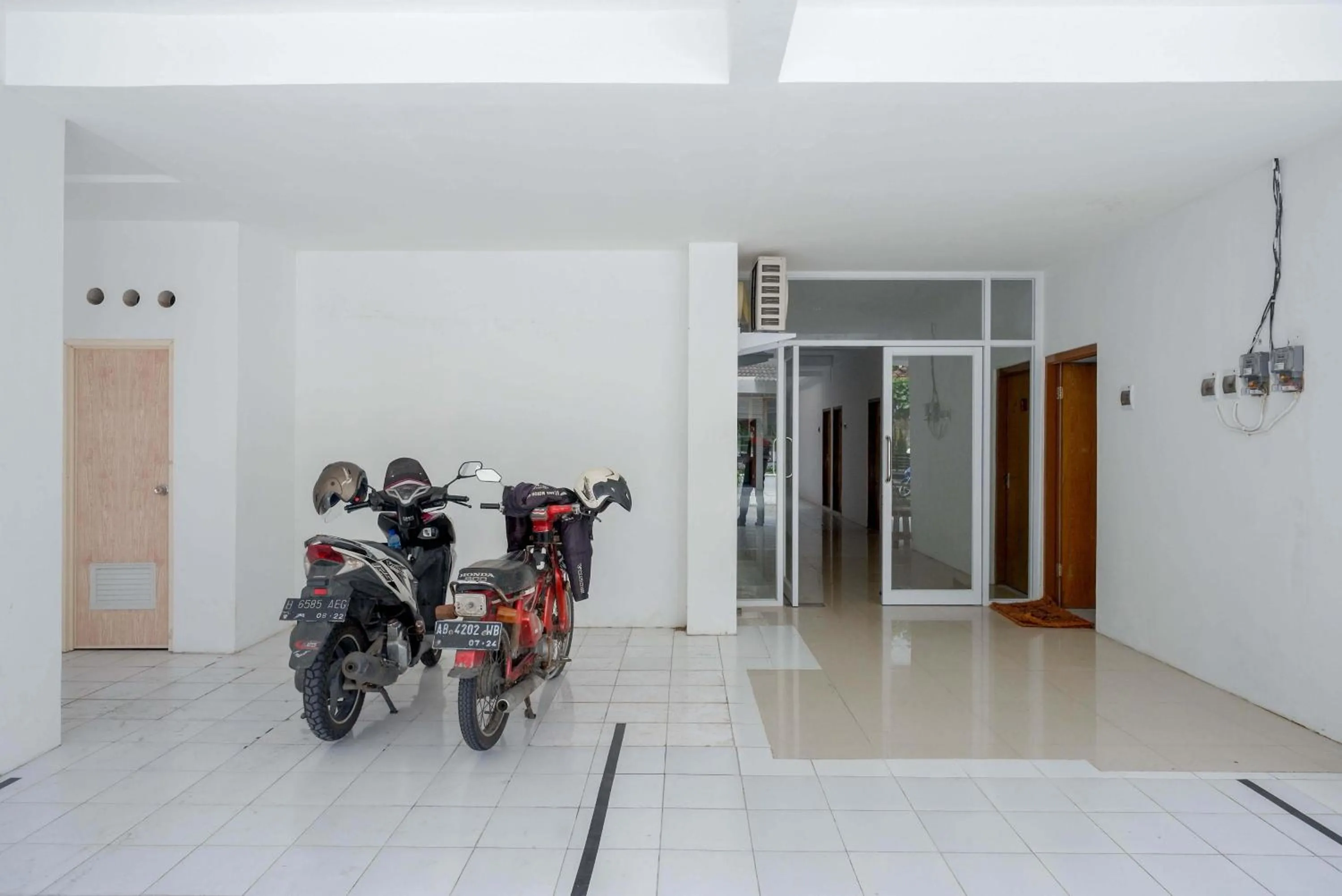 Parking in RedDoorz near GOR UNY