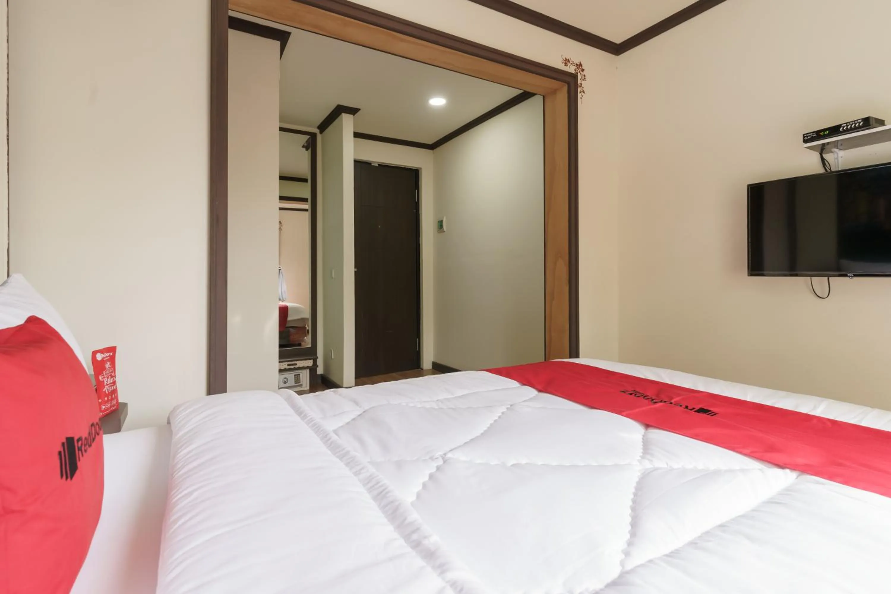 Bed in RedDoorz Plus @ Pondok Labu