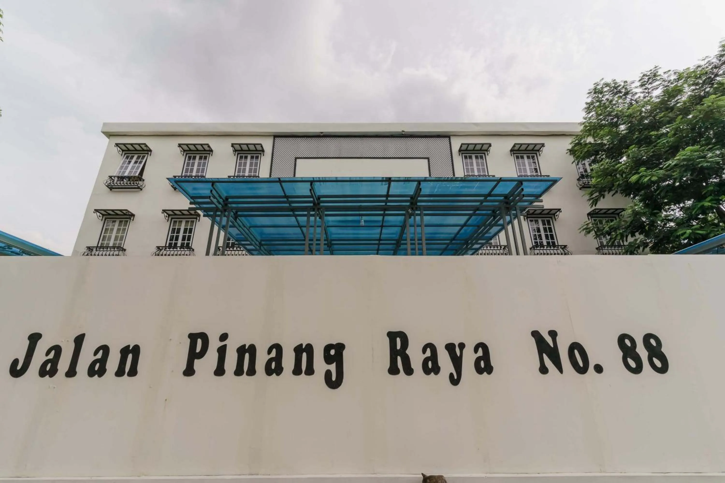 Facade/entrance in RedDoorz Plus @ Pondok Labu