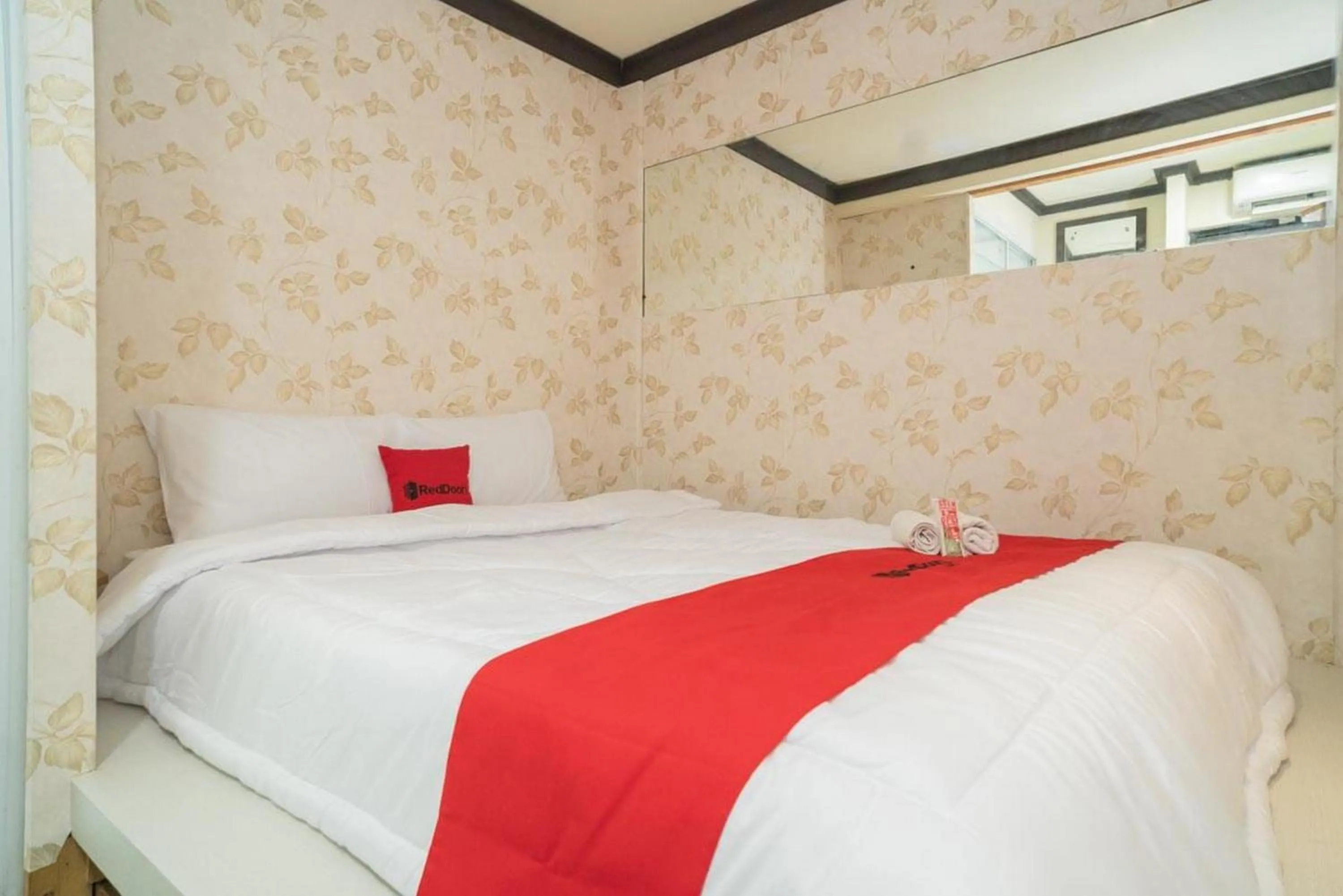 Bedroom, Bed in RedDoorz Plus @ Pondok Labu