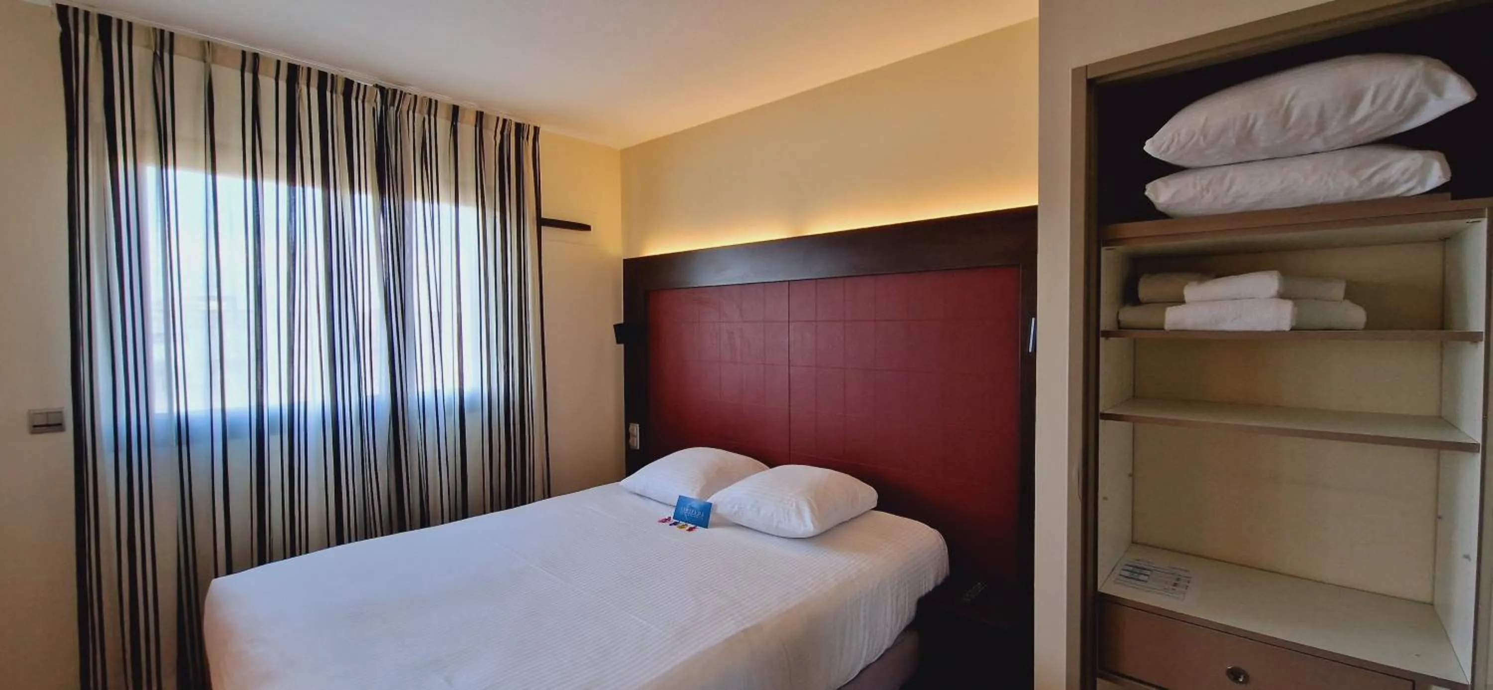 Bed in Clarion Aparthotel Toulouse Blagnac Airport