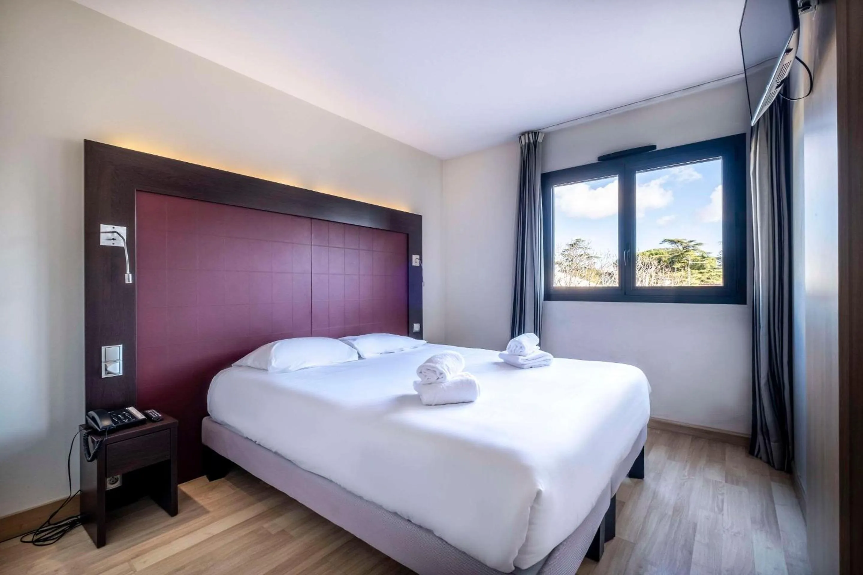 Bedroom, Bed in Clarion Aparthotel Toulouse Blagnac Airport