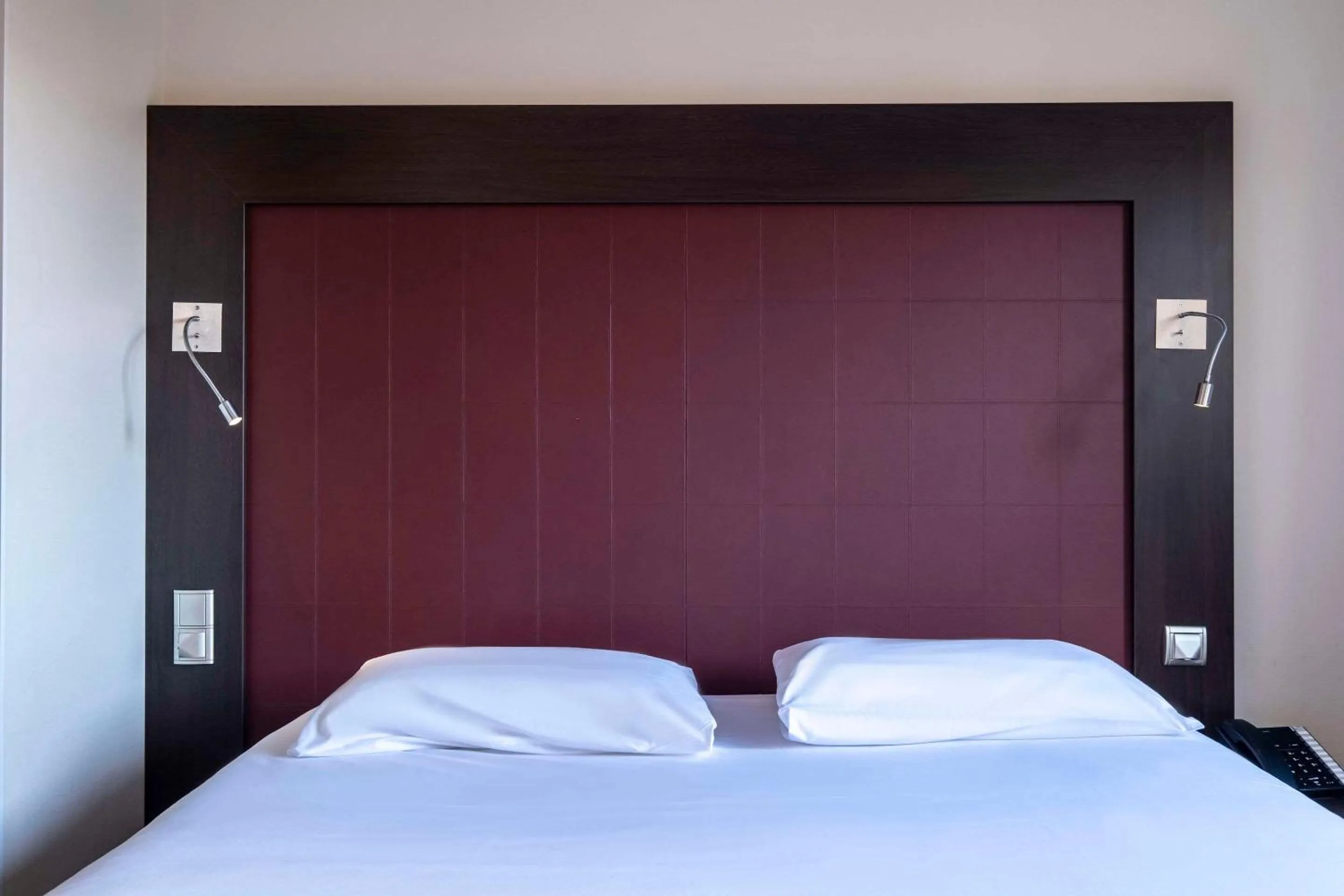 Bedroom, Bed in Clarion Aparthotel Toulouse Blagnac Airport