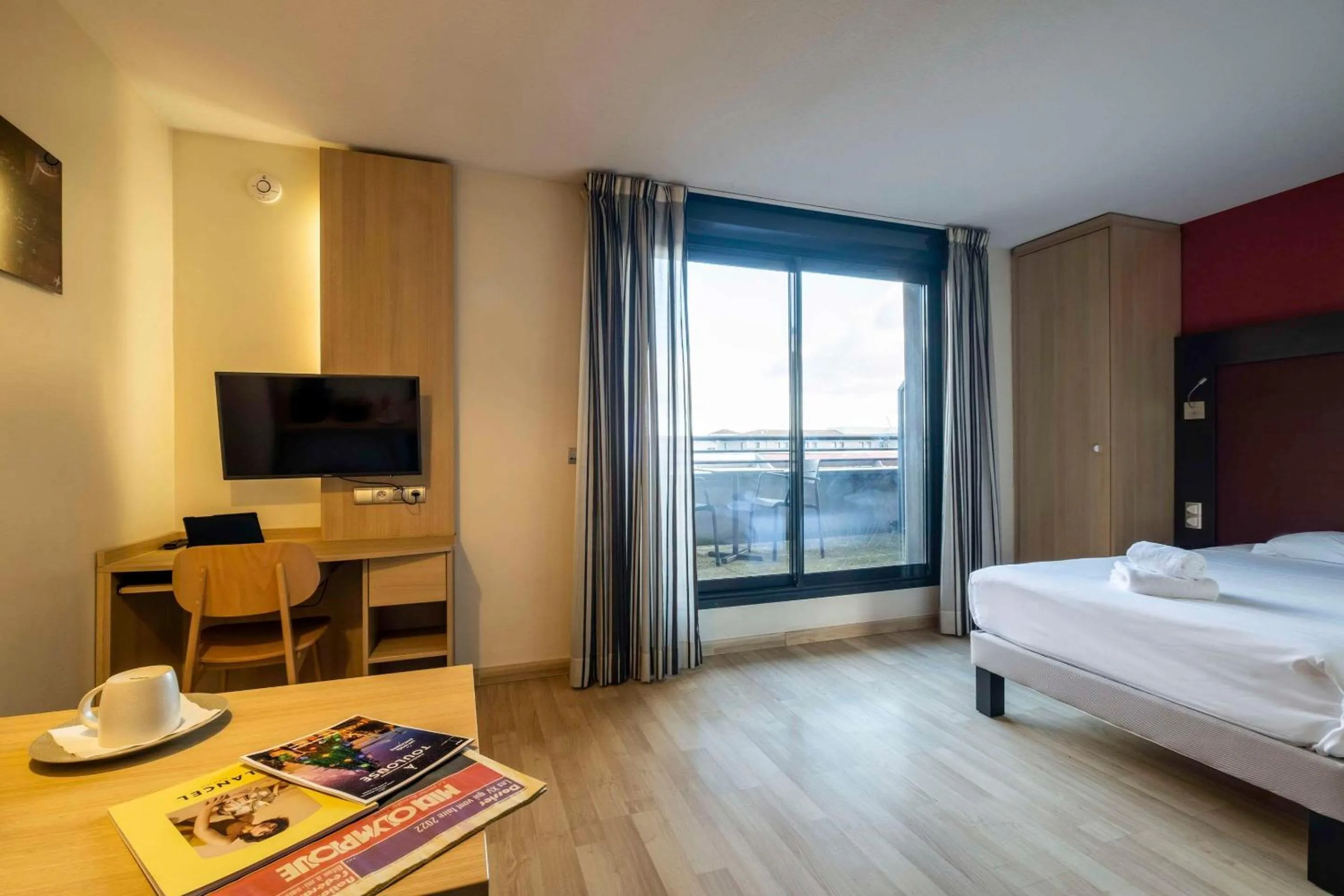 Bedroom, Bed in Clarion Aparthotel Toulouse Blagnac Airport