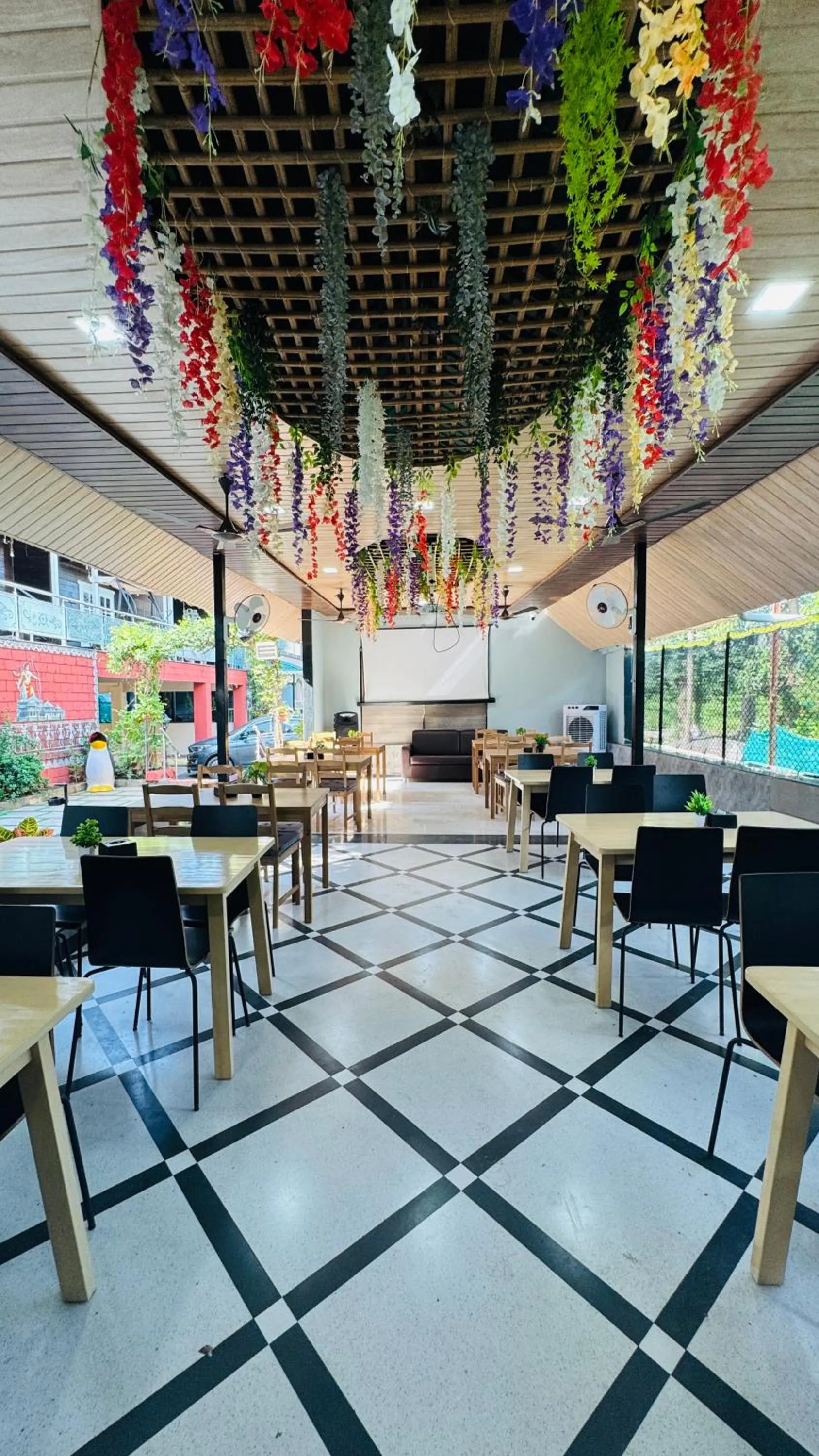 Restaurant/places to eat in Coastal Bay Inn by Green Apple Stays