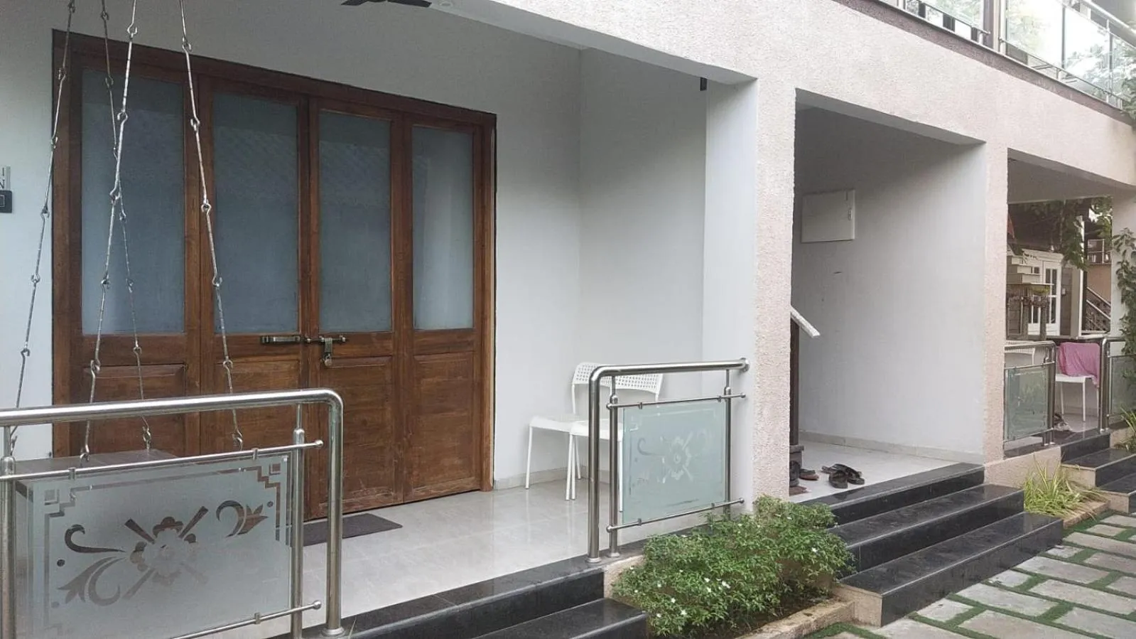 Coastal Bay Inn by Green Apple Stays