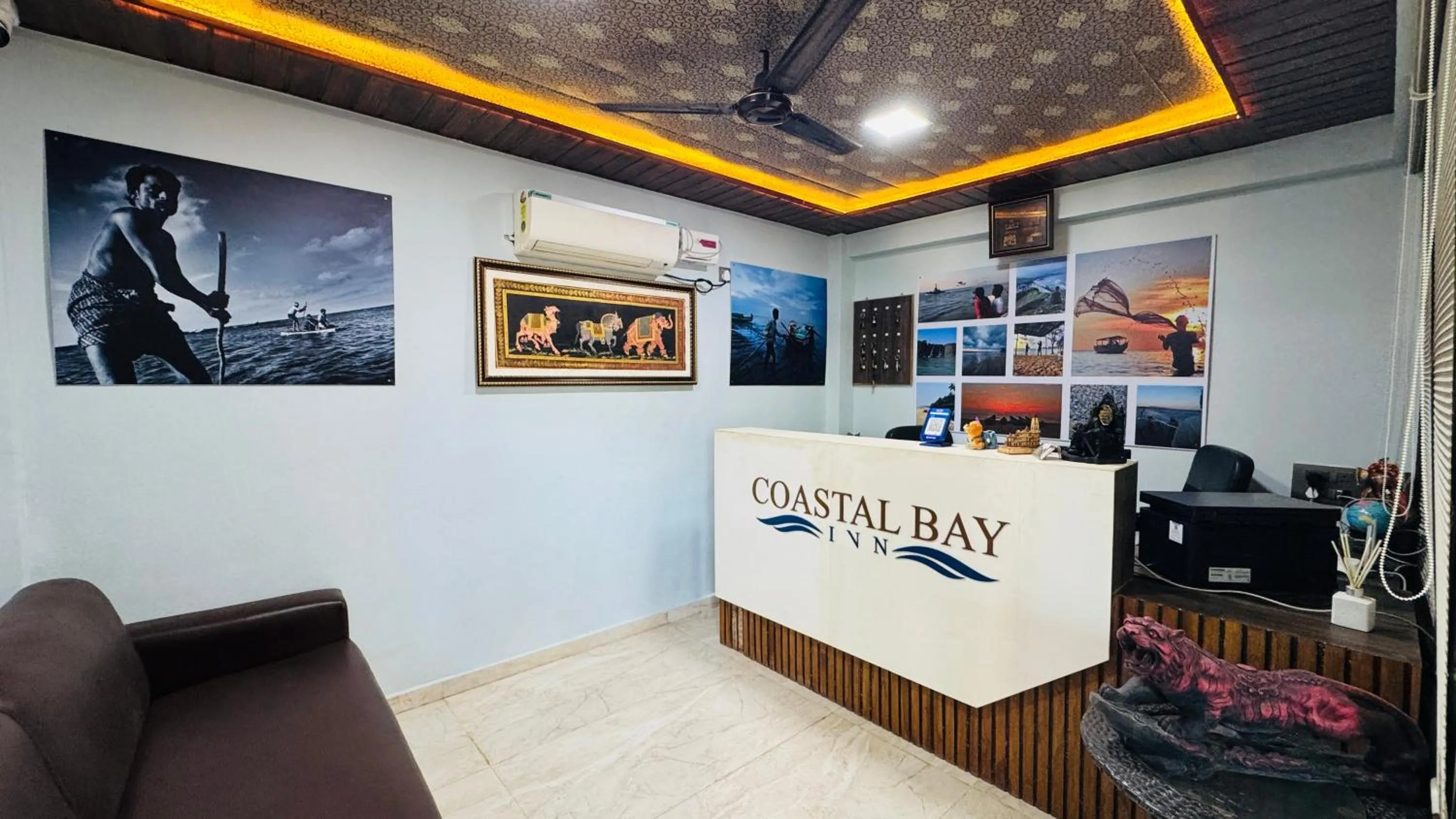 Lobby or reception in Coastal Bay Inn by Green Apple Stays