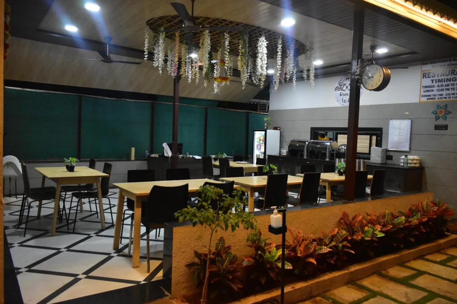 Coastal Bay Inn by Green Apple Stays