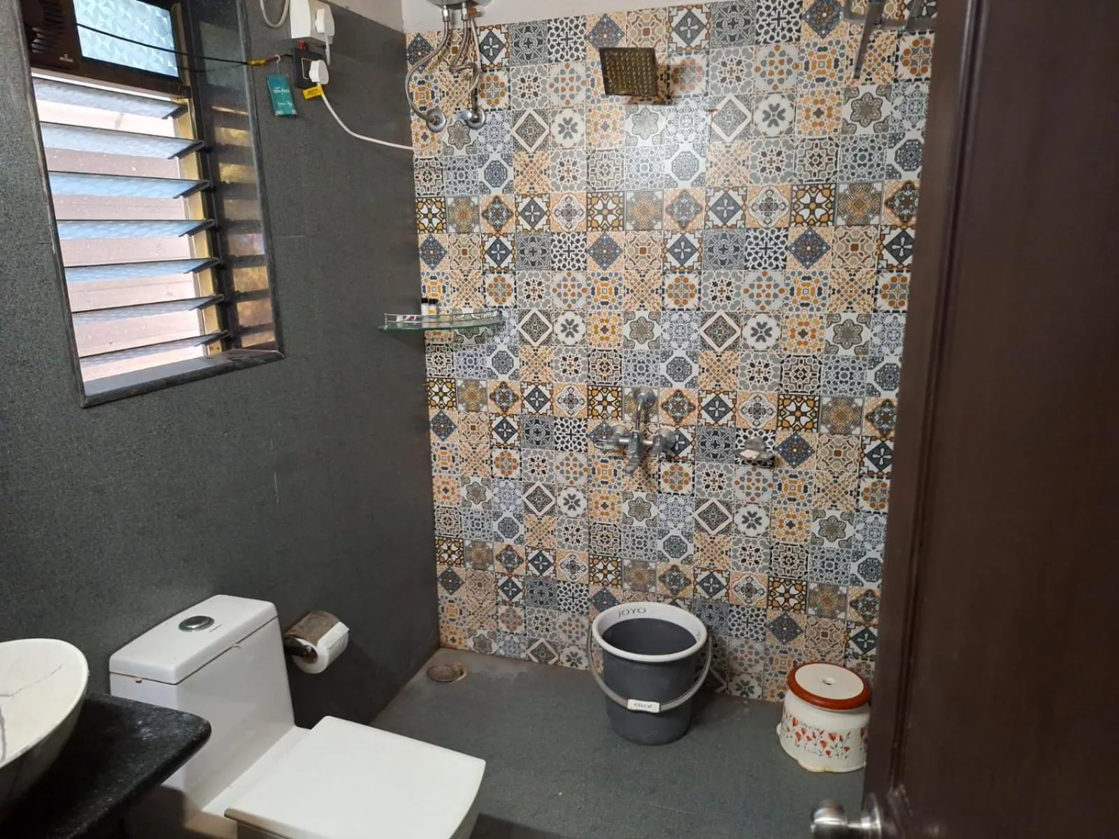 Coastal Bay Inn by Green Apple Stays