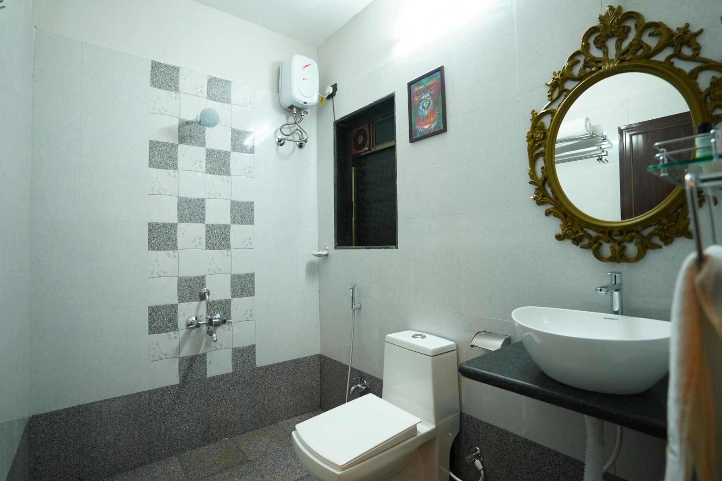 Coastal Bay Inn by Green Apple Stays