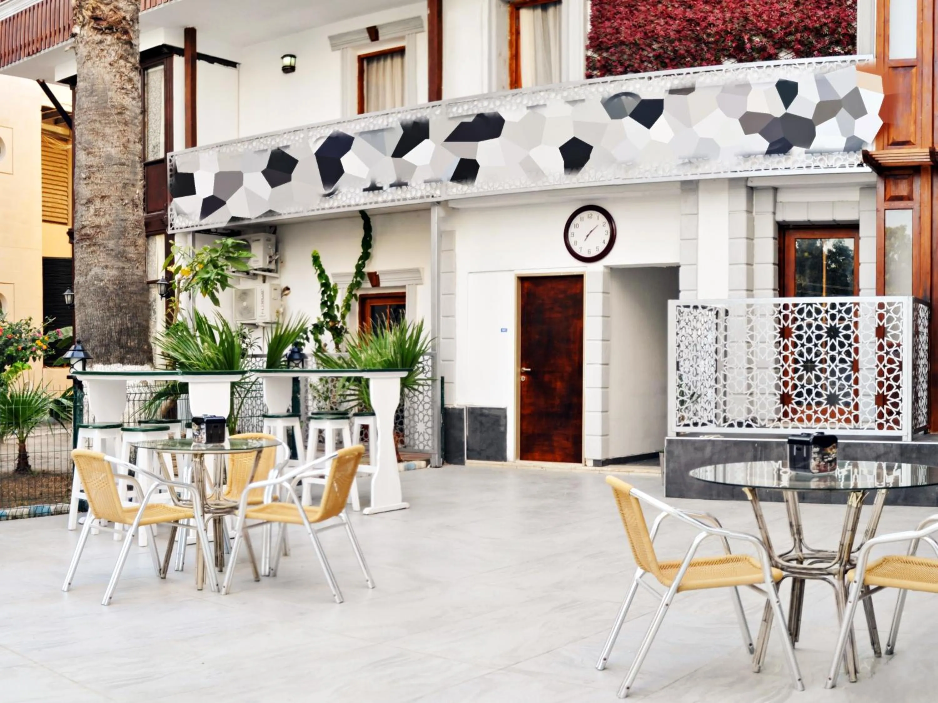 Restaurant/places to eat in Hotel Bleu Nuit