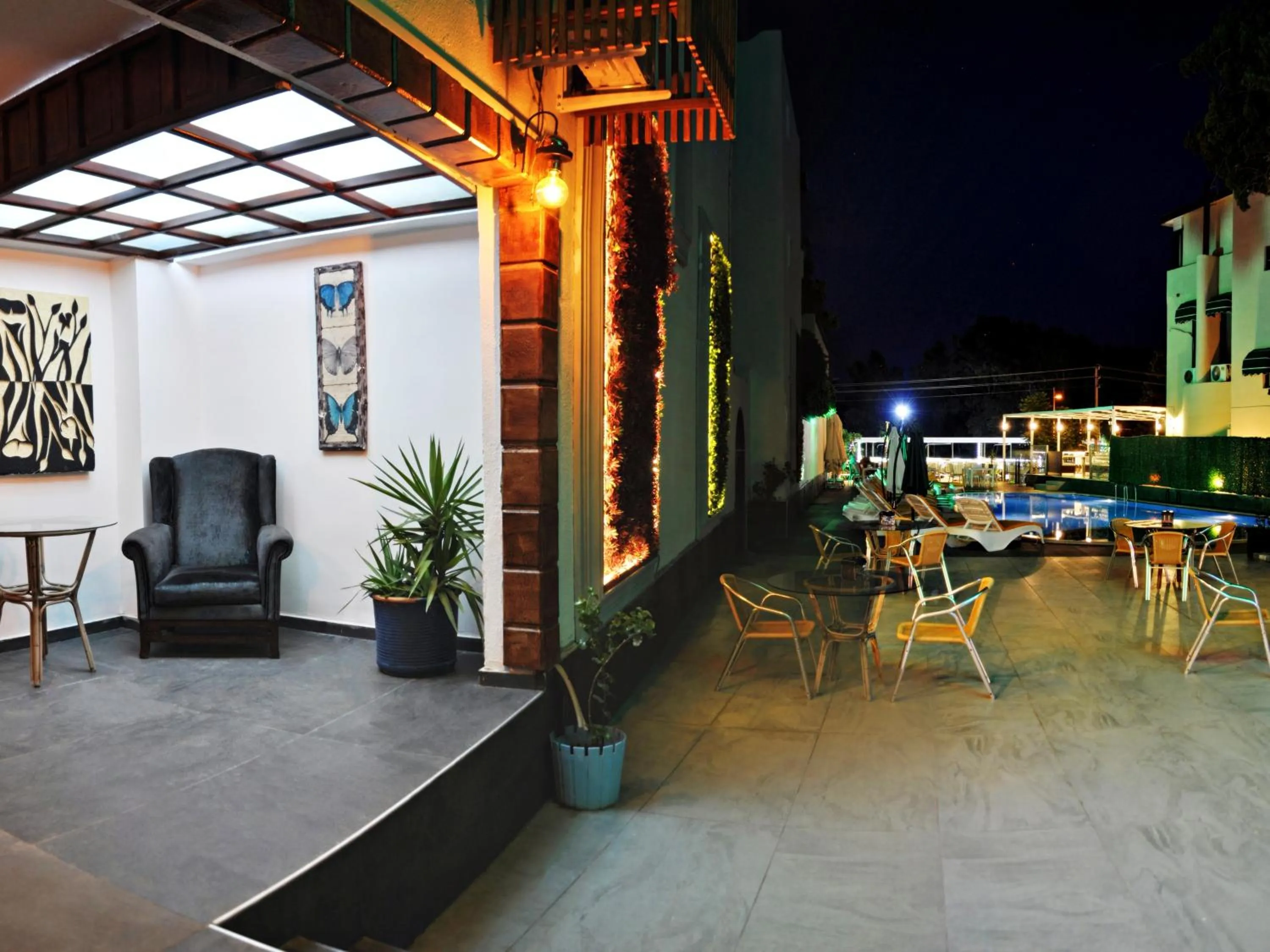 Restaurant/places to eat in Hotel Bleu Nuit