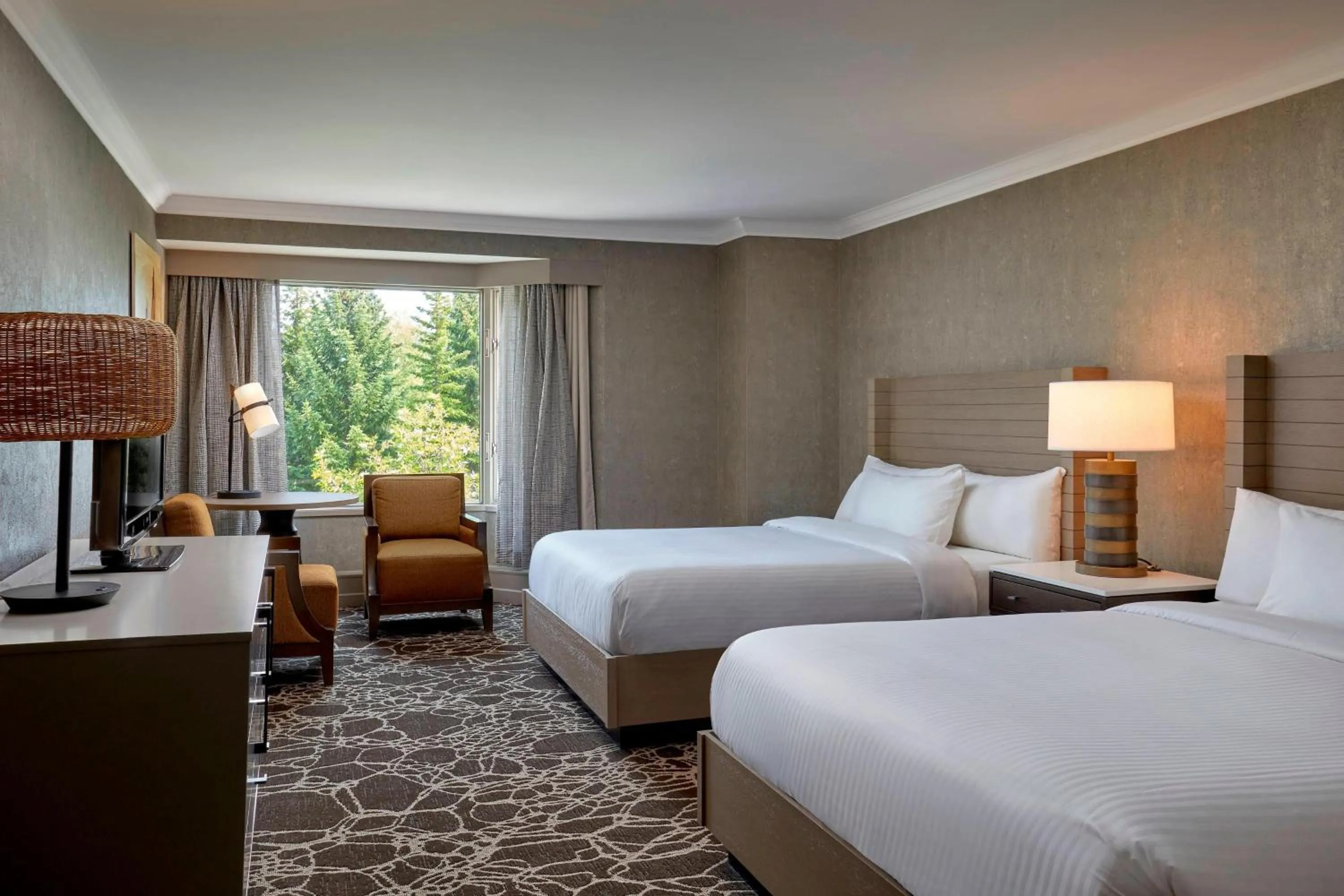 Photo of the whole room, Bed in Kananaskis Mountain Lodge, Autograph Collection