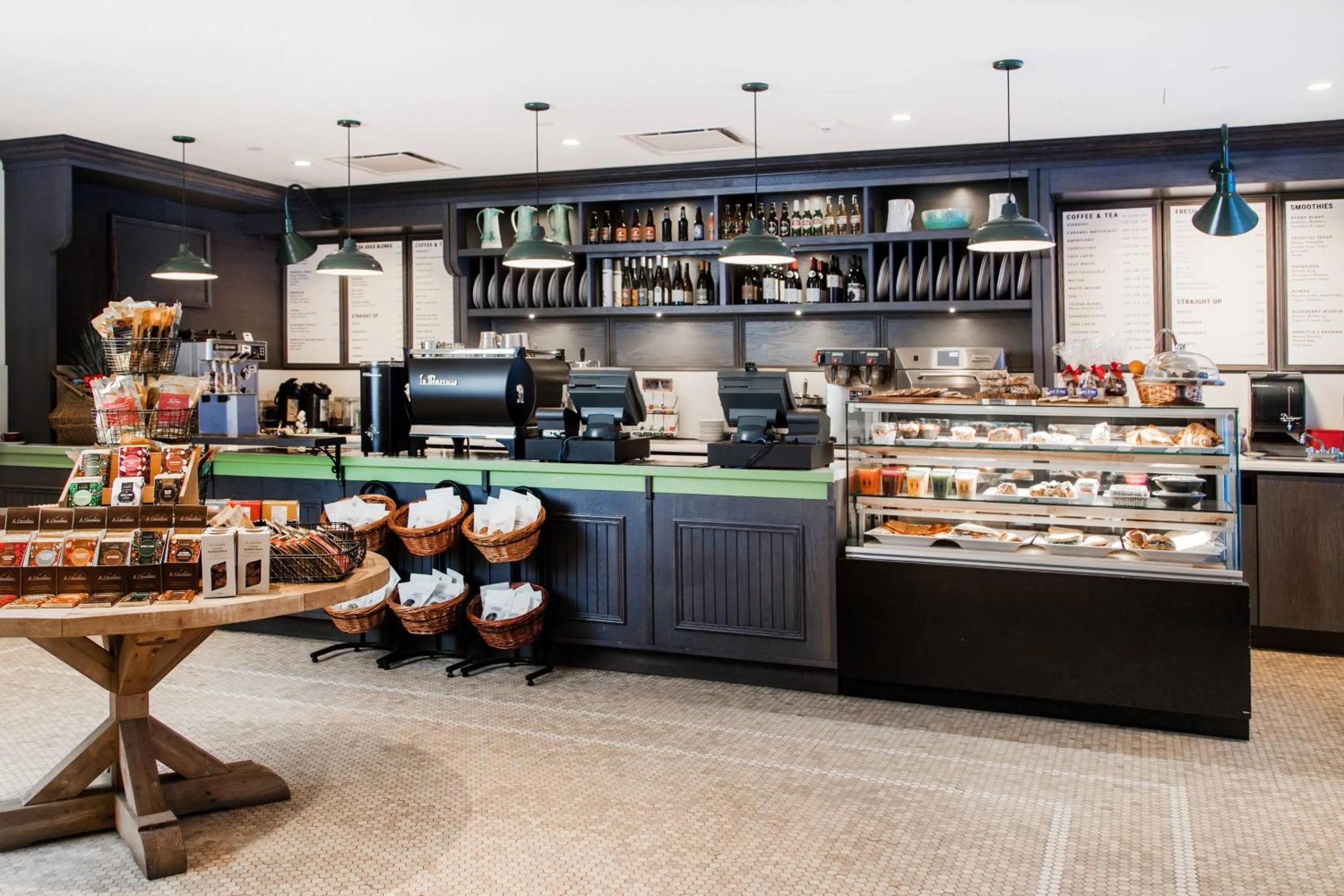 Lounge or bar in Kananaskis Mountain Lodge, Autograph Collection