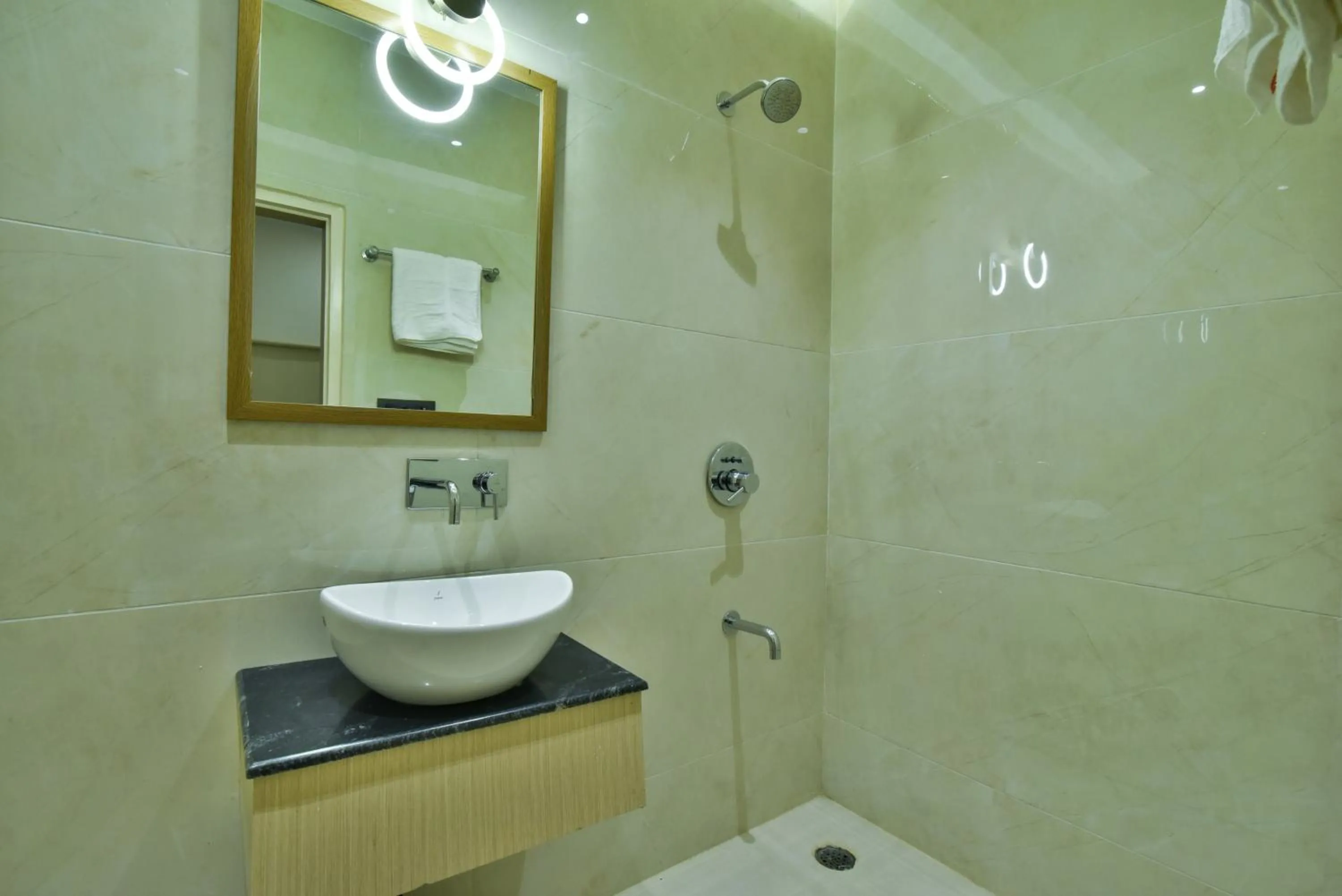 Bathroom in Hotel Puri Palace