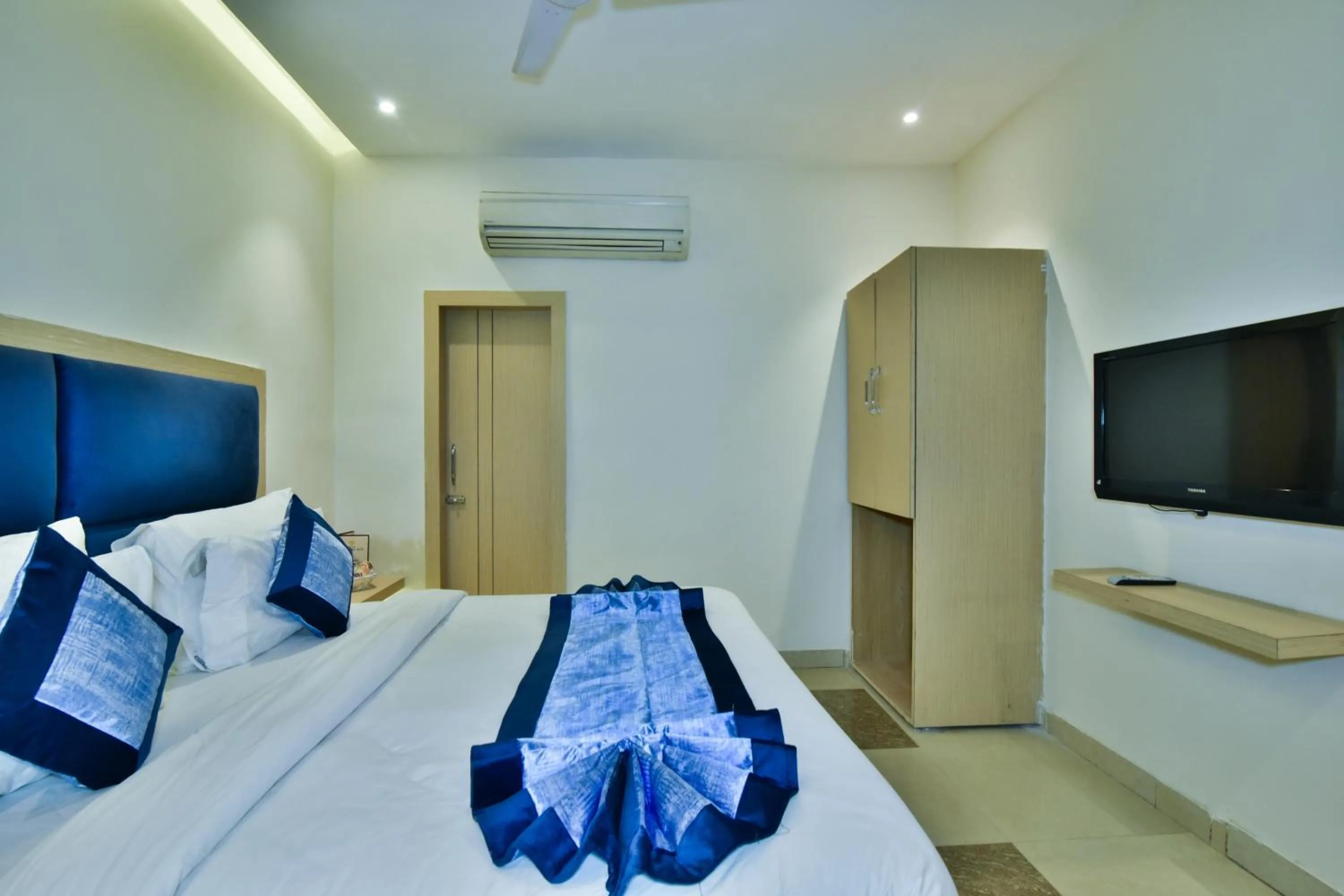 Photo of the whole room, Bed in Hotel Puri Palace